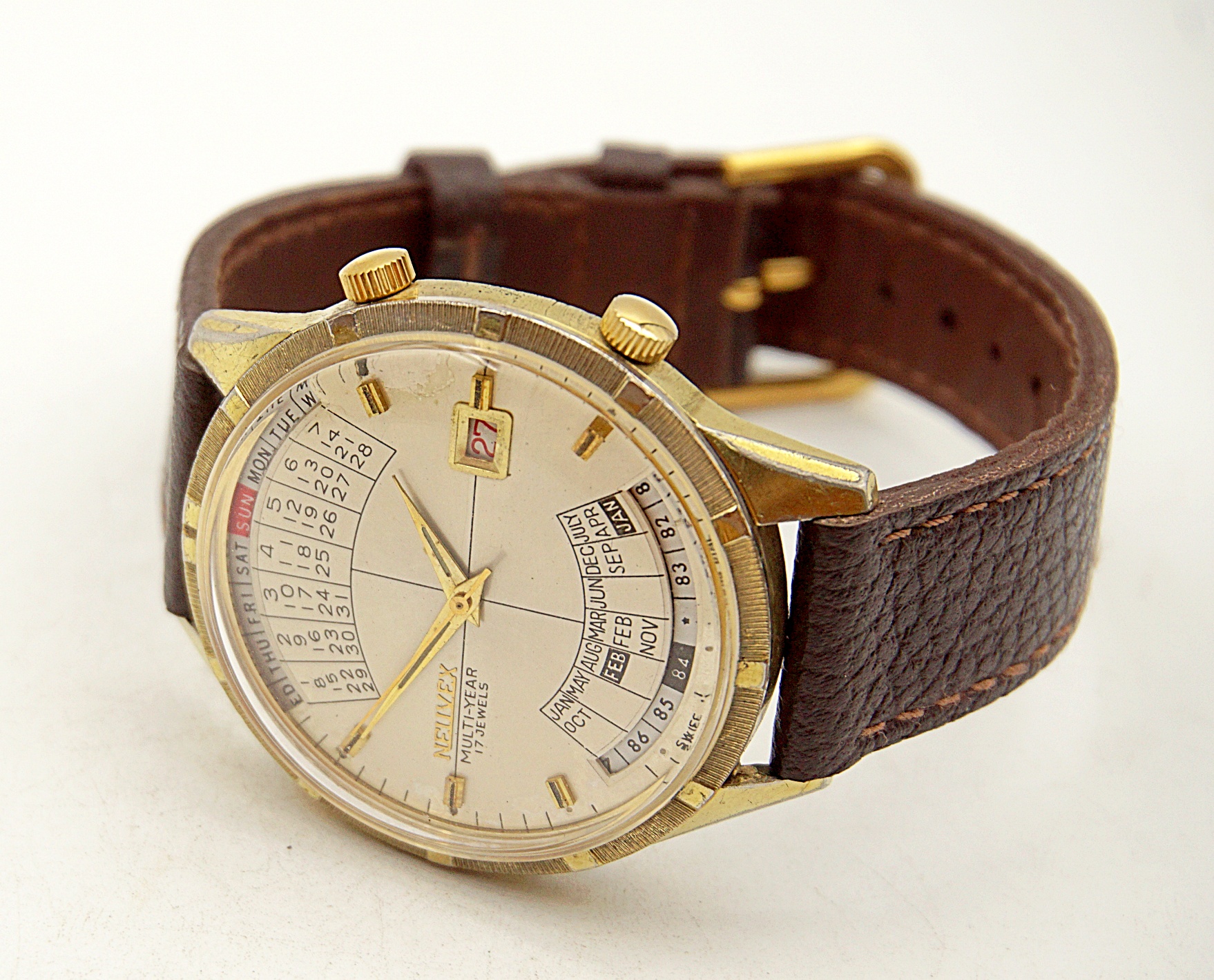 นาฬิกาเก่า NEUVEX ไขลานพร้อมปฎิทิน