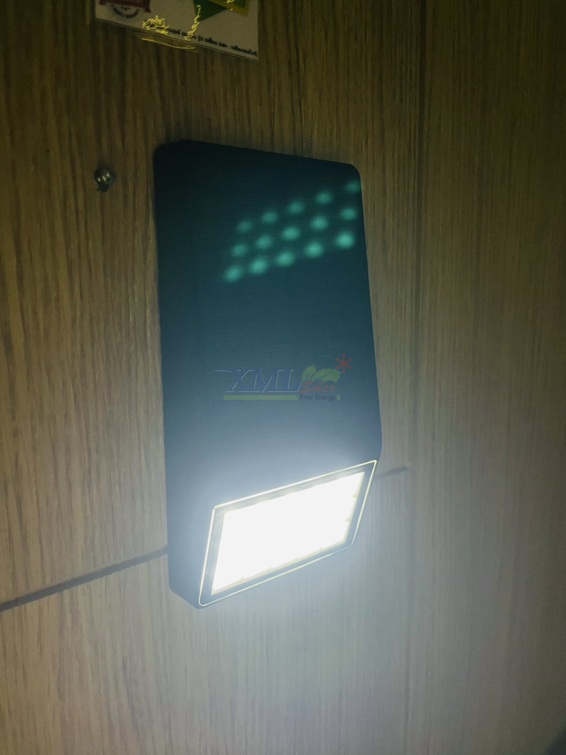 โคมไฟโซล่าเซลล์ ติดผนัง 15 SMD LED (ตัวแบน ดำ) (เเสง : ขาว) (1 แถม 1)