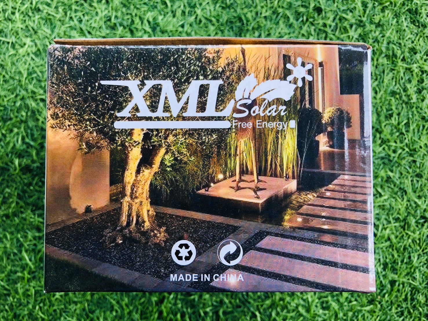 สปอร์ตไลท์ปักสนามโซล่าเซลล์ DC-16 รุ่น 2 หัว สาย 3 เมตร (แสง : เหลืองวอมไวท์)