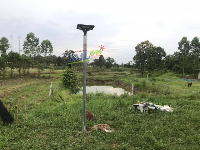 ชุดเสาพร้อมโคม SET B (โคมไฟโซล่าเซลล์ UFO SLT28-300W + เสาเหล็กดำสูง 2.82 เมตร)(แสงขาว)