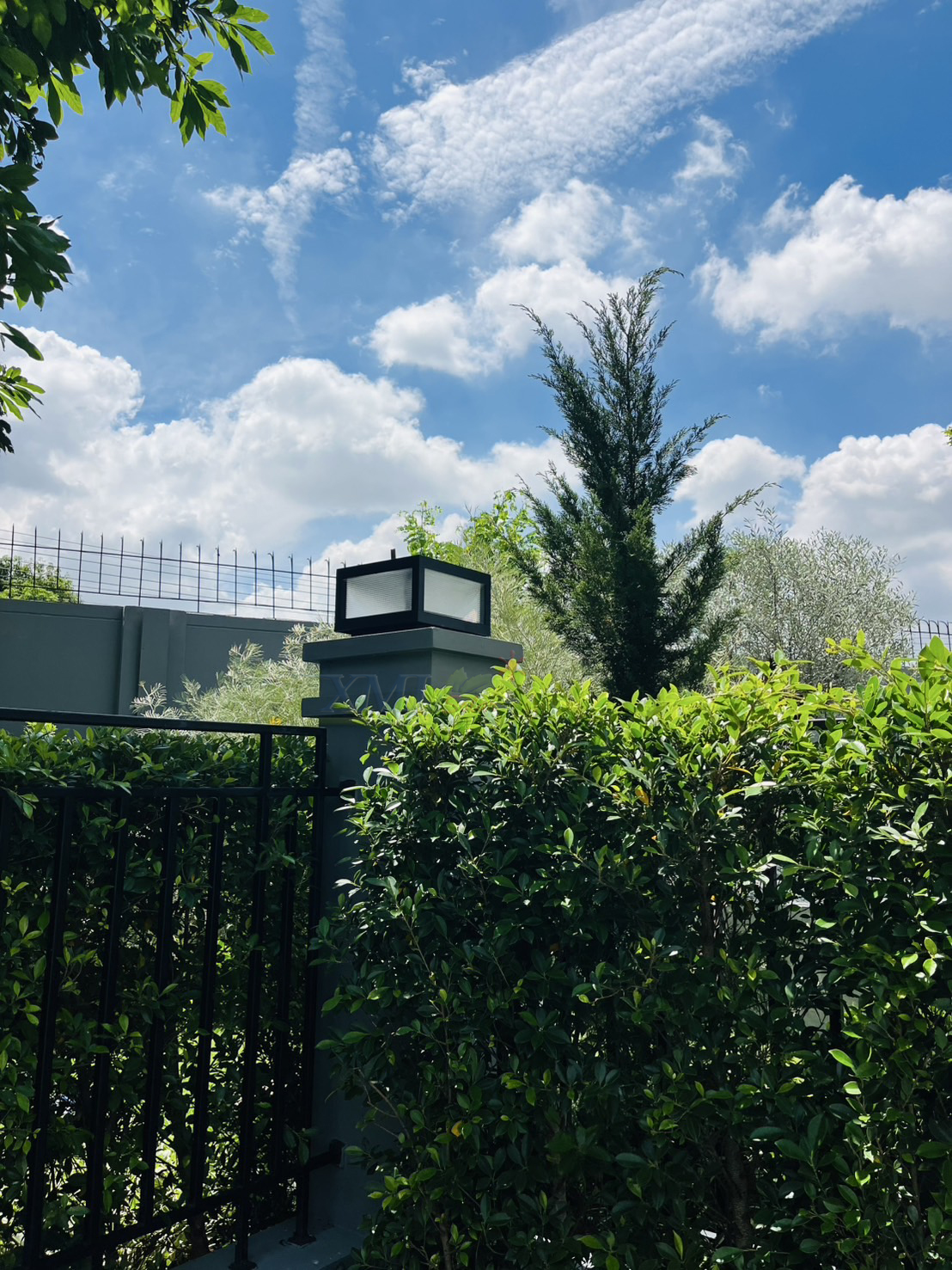 โคมไฟหัวเสาโซล่าเซลล์ ทรงสี่เหลี่ยม รุ่น TZ-3645-L ไซส์ใหญ่ (เปิดได้ 2 แสง)