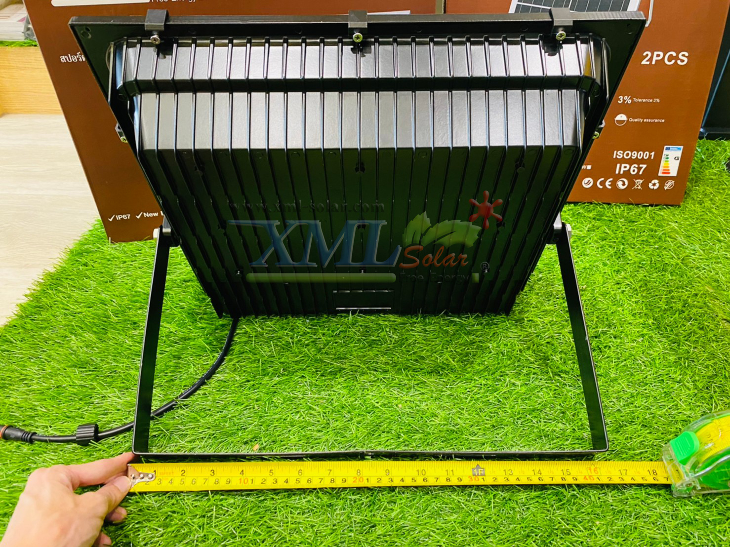 ไฟสปอตไลท์โซล่าเซลล์ 500 Watt กล่องสีน้ำตาล (เปิดได้ 3 แสง)