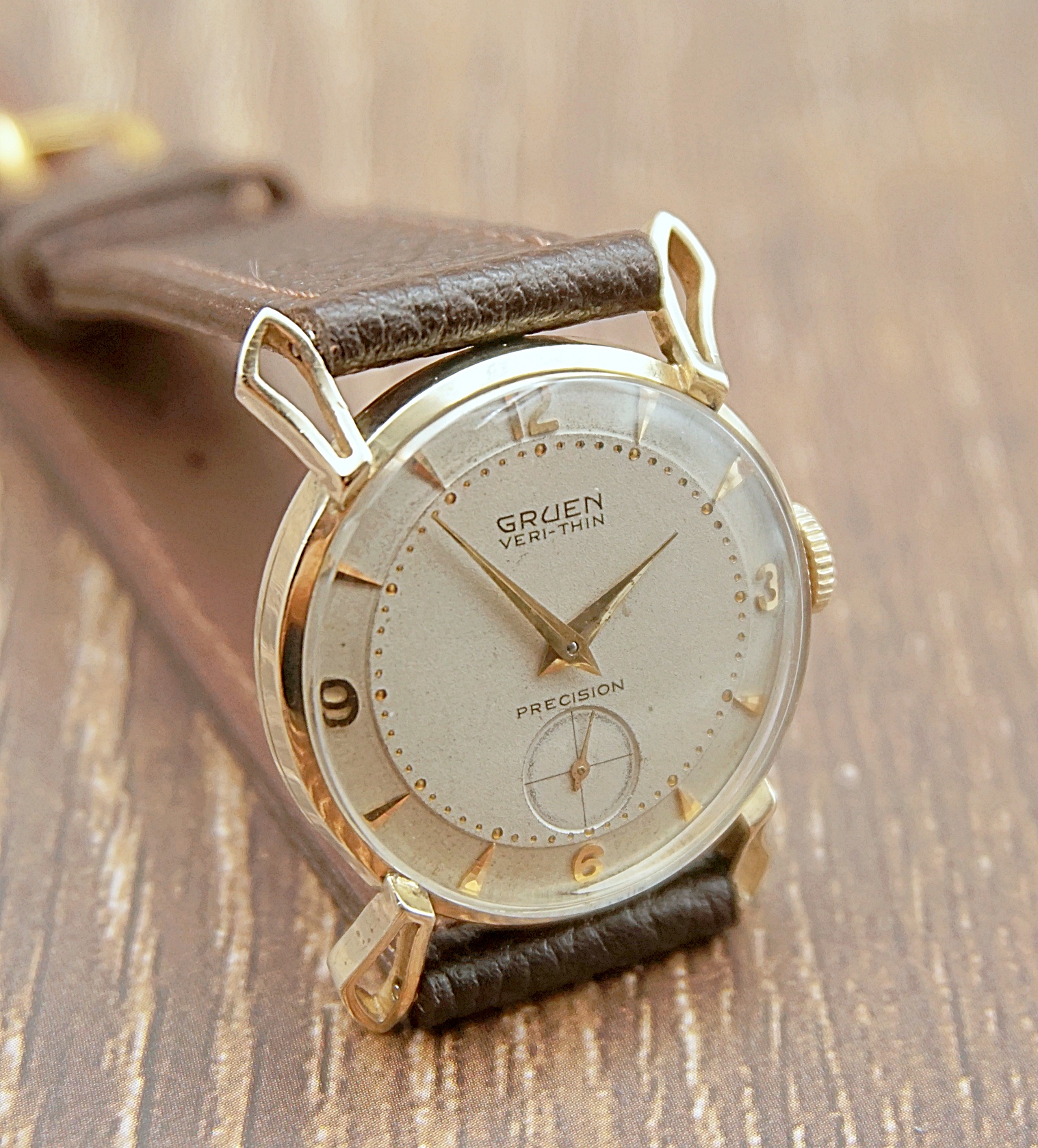 นาฬิกาเก่า GRUEN ไขลานสองเข็มครึ่ง (ตัวเรือนทอง 14K)