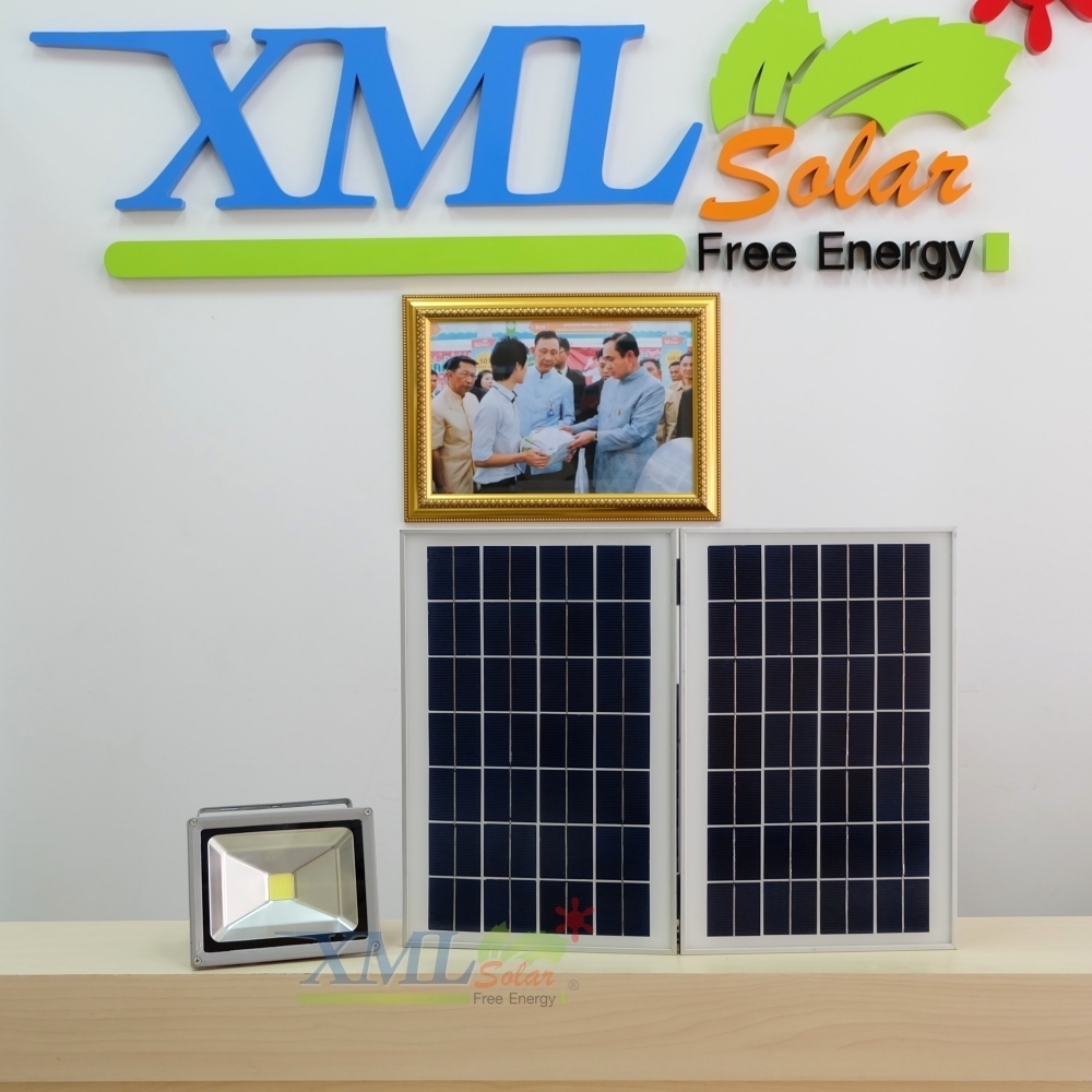 ไฟสปอตไลท์โซล่าเซลล์ รุ่น 30 Watt (เเสง : เหลืองวอมไวท์)