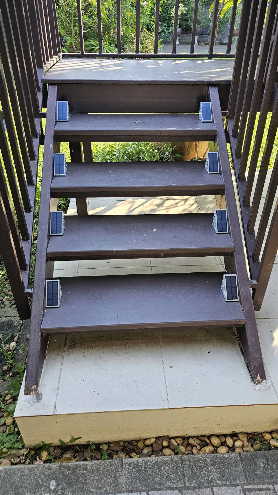 ไฟบันไดโซล่าเซลล์ ทรงสามเหลี่ยม รุ่น LSXML-193 (1 แถม 1)