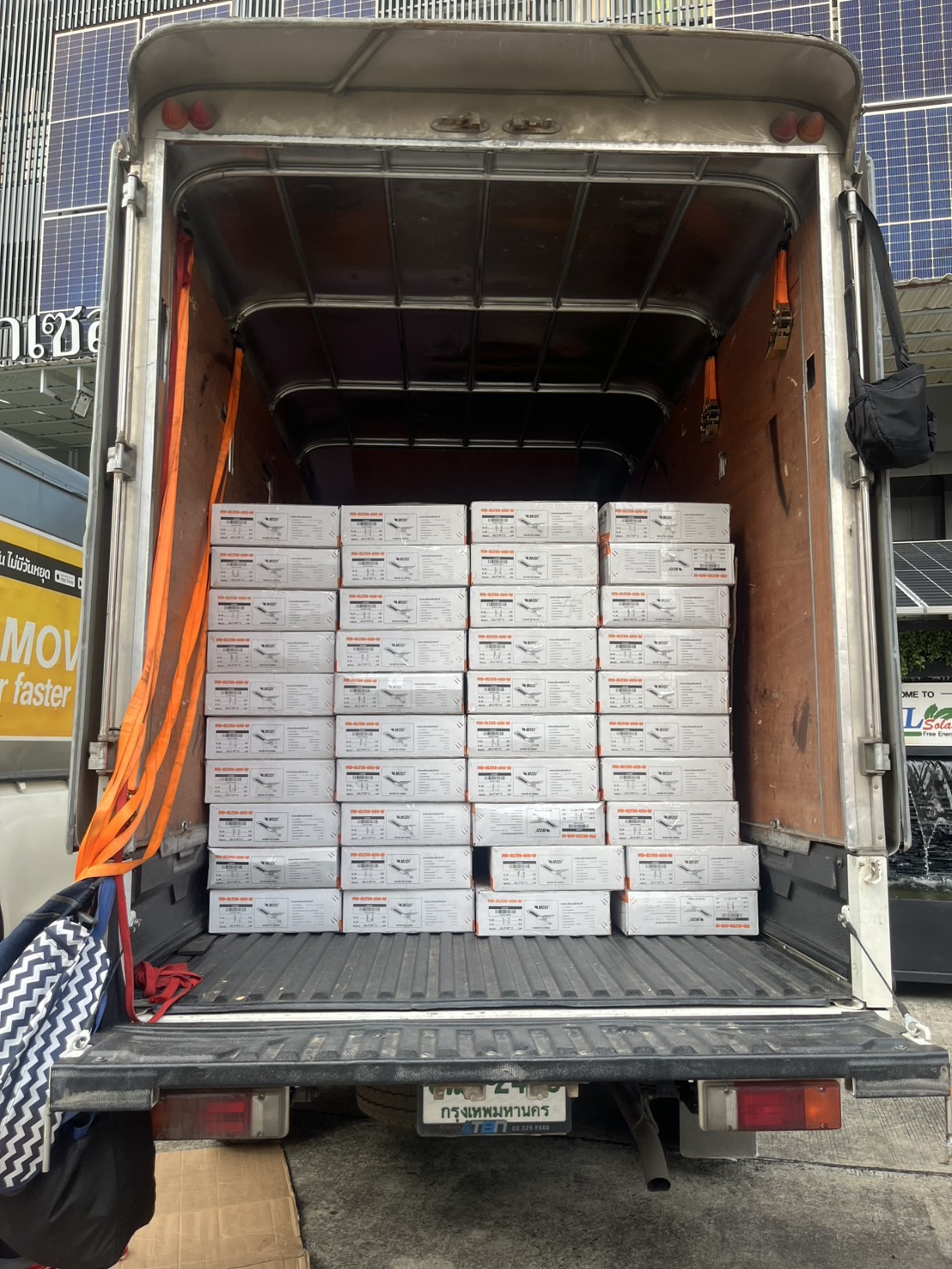 โคมไฟถนนโซล่าเซลล์ 600W รุ่น MD-SLT30-600W (แสง : ขาว)