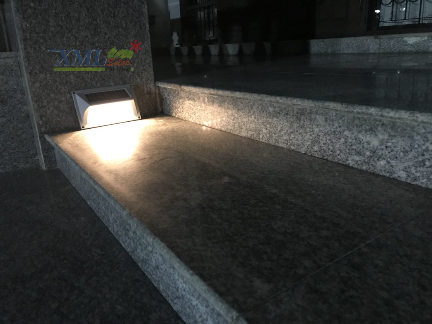 ไฟบันไดโซล่าเซลล์ ทรงสี่เหลี่ยม 5 SMD LED