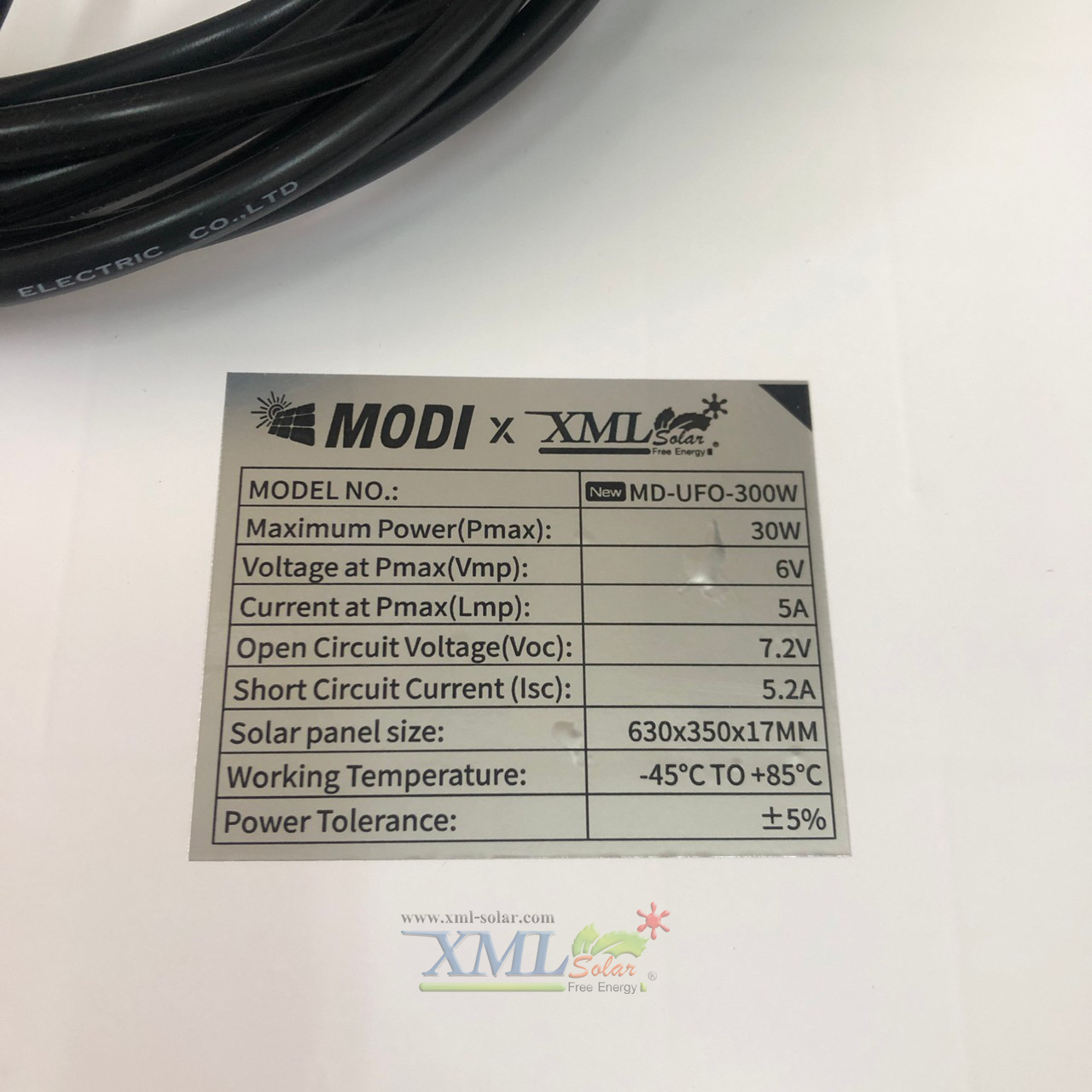 โคมไฟโซล่าเซลล์ ทรง Highbay รุ่นใหญ่ 300W. แบรนด์ Modi * XML-Solar (แสง : ขาว)