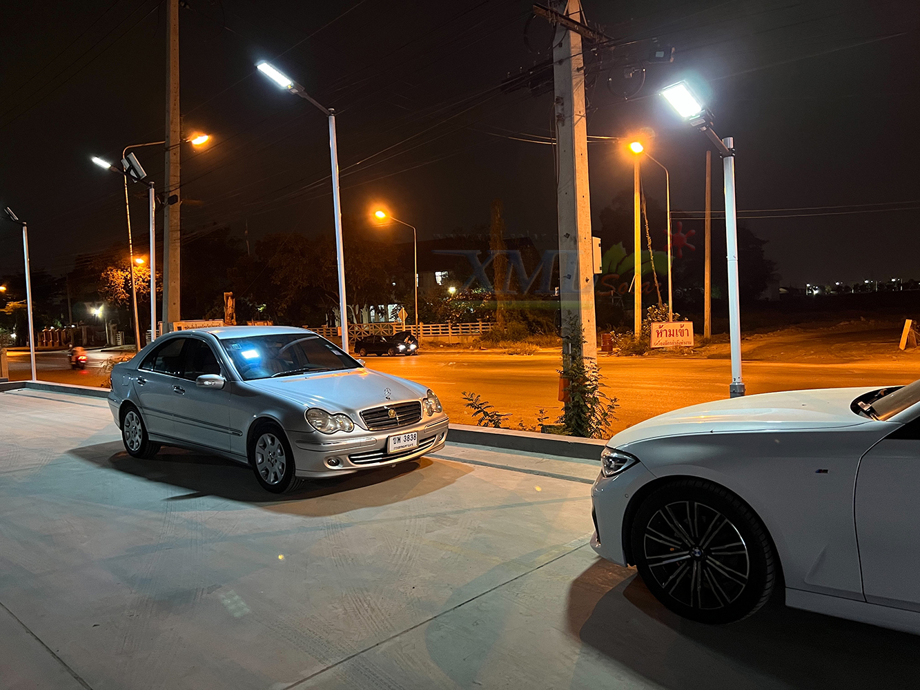 โคมไฟถนนโซล่าเซลล์ Modi x XML-Solar 200W (แสง : ขาว)(Motion sensor)