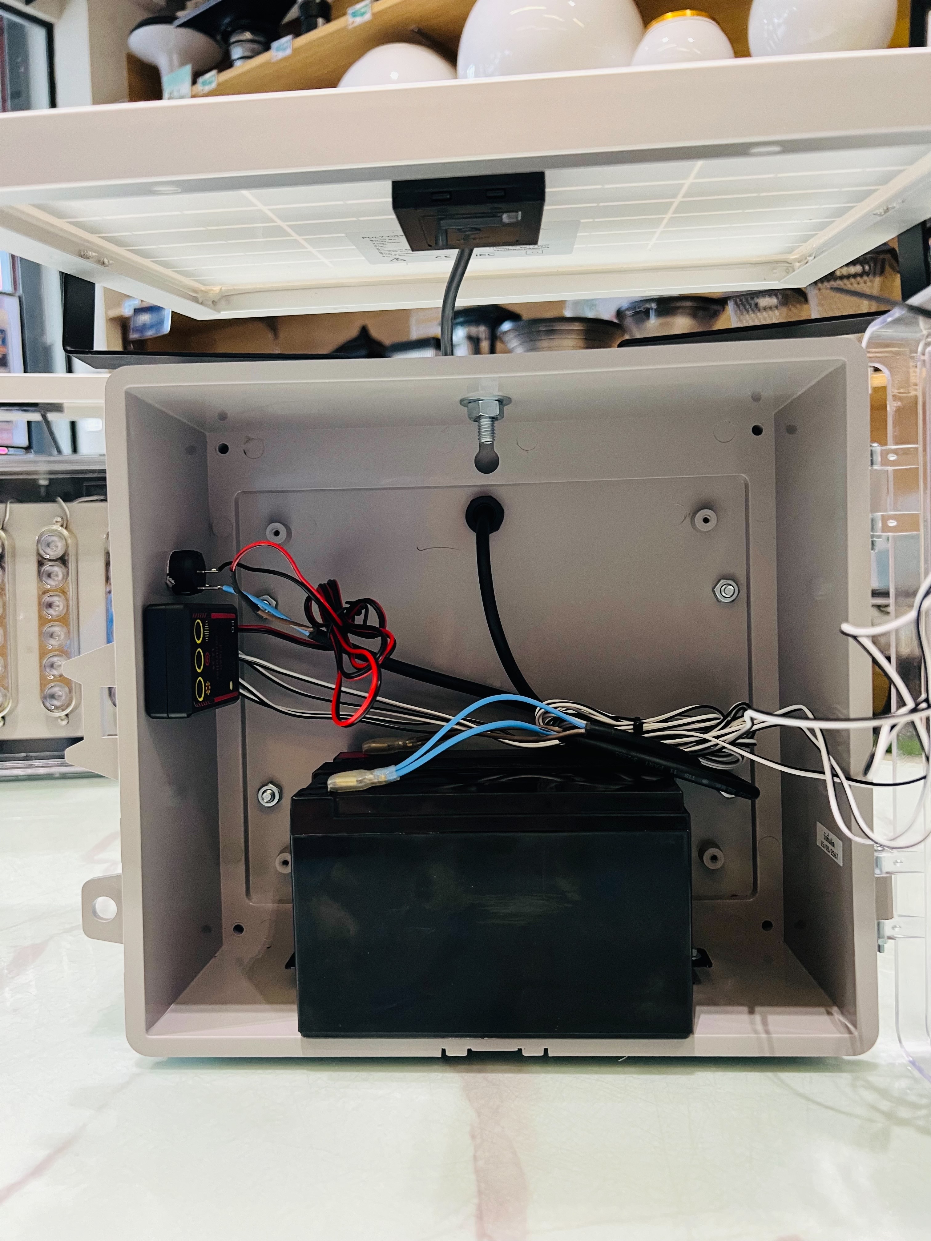 ไฟกระพริบเตือนจราจร ไฟเตือนทางแยกโซล่าเซลล์ 24 LED รุ่นใหม่*