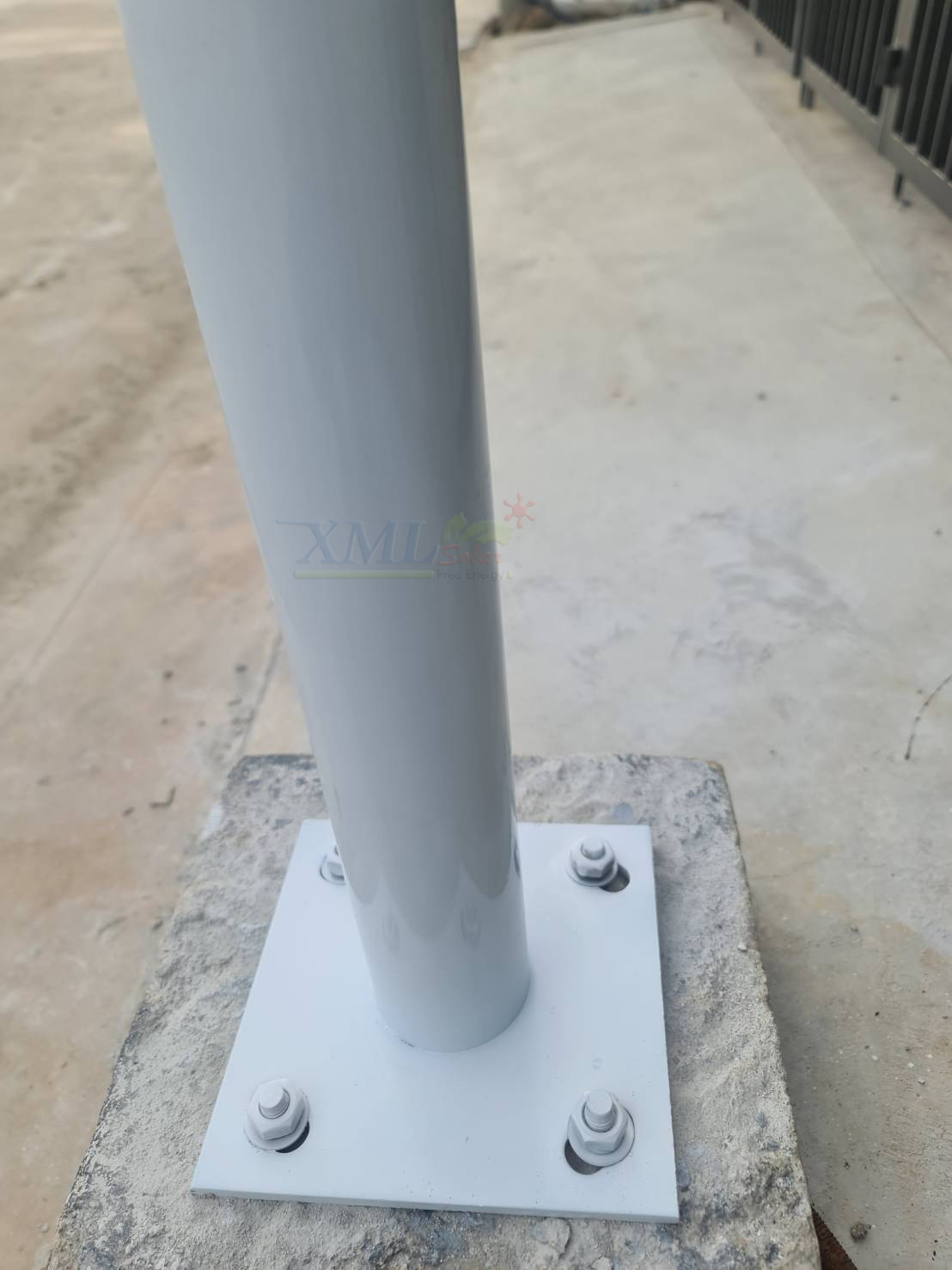 เสาไฟสนาม เหล็กพ่นสีขาว สูง 4 เมตร (ปลาย 3 นิ้ว)