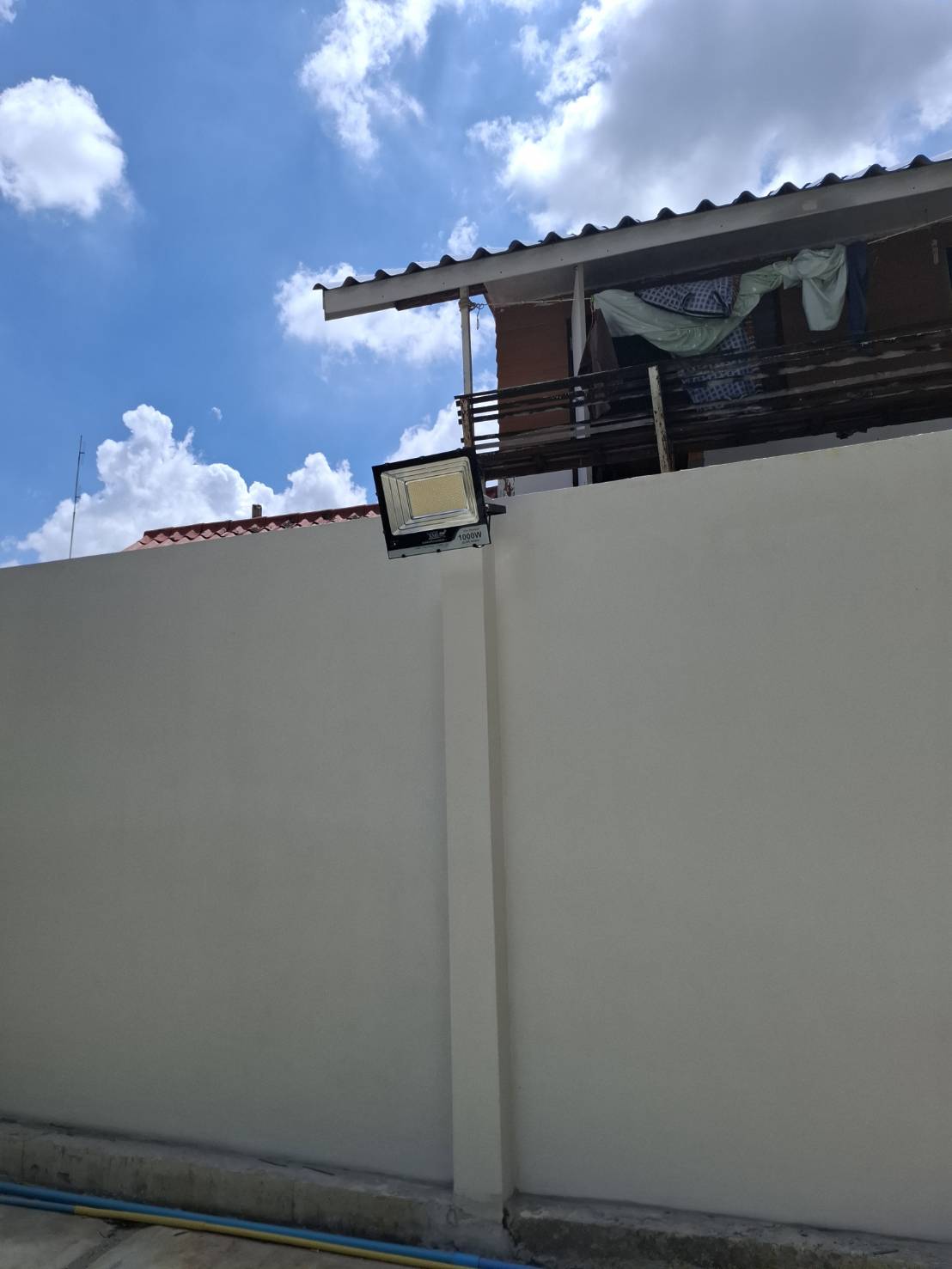 ไฟสปอตไลท์โซล่าเซลล์ 1000 Watt กล่องสีน้ำตาล (เปิดได้ 3 แสง)