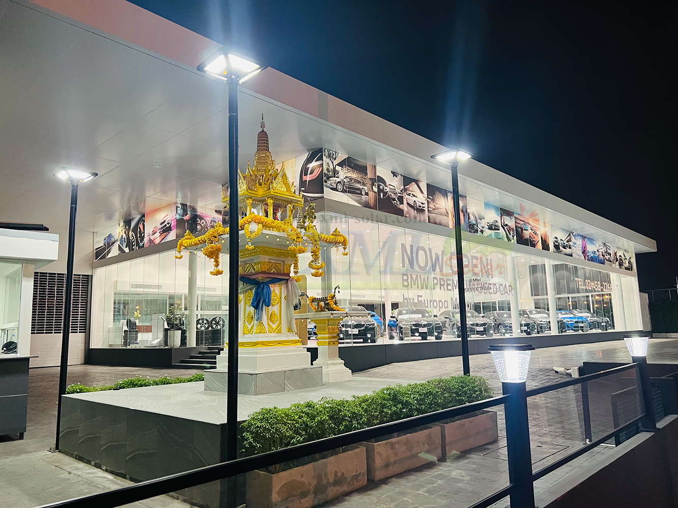 ชุดเสาพร้อมโคม SET B (โคมไฟโซล่าเซลล์ UFO SLT28-300W + เสาเหล็กดำสูง 2.82 เมตร)(แสงขาว)