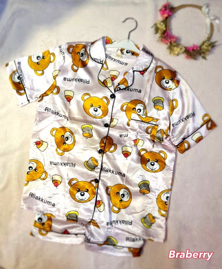 ชุดนอนผ้าซาตินแขนสั้น กางเกงขาสั้น เนื้อผ้าดีทิ้งตัวสวย หลับสบายตลอดคืน ราคาโปรโมชั่น ชุดละ 250 บาท