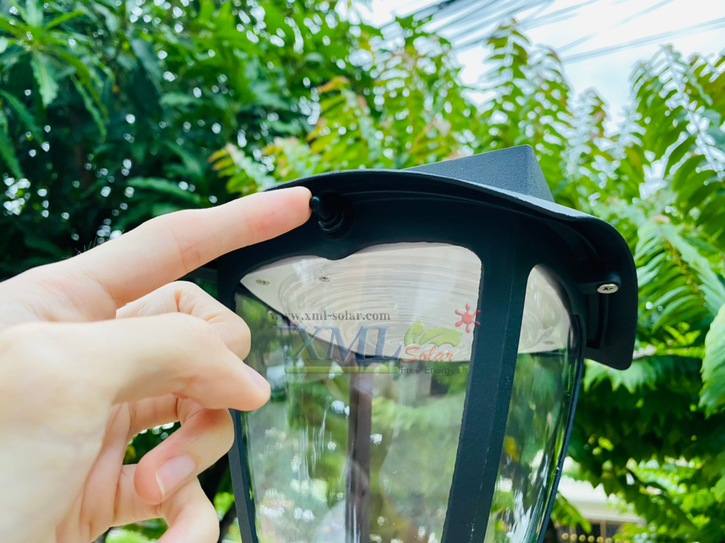 โคมไฟหัวเสาโซล่าเซลล์ สไตล์ยุโรป (เเสง : ขาว + เหลืองวอมไวท์)