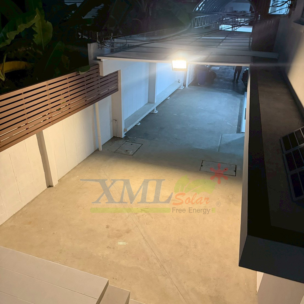 ไฟสปอตไลท์โซล่าเซลล์ 300 Watt กล่องสีน้ำตาล (เปิดได้ 3 แสง)