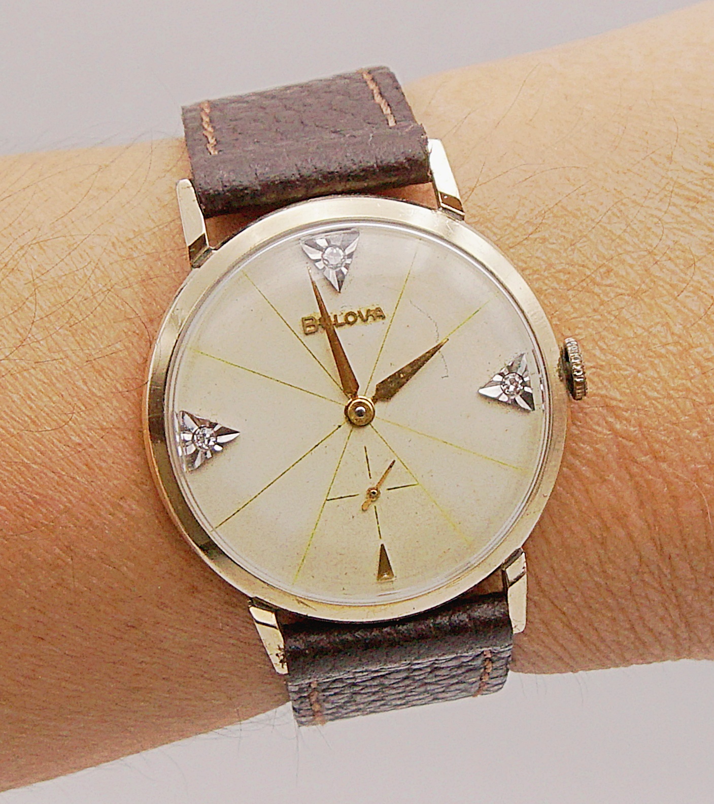 นาฬิกาเก่า BULOVA ไขลานสองเข็มครึ่ง