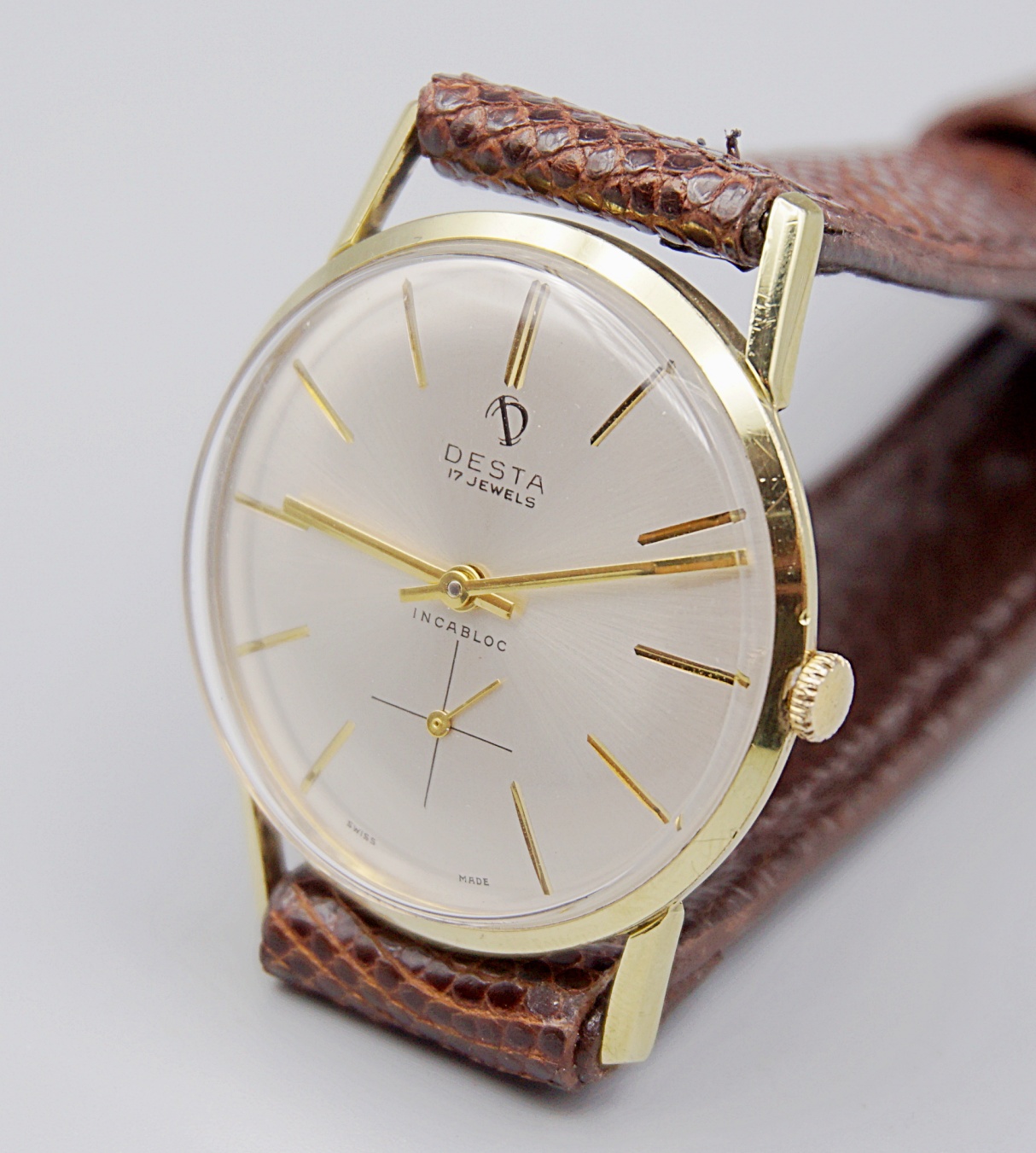 นาฬิกาเก่า DESTA ไขลานสองเข็มครึ่ง
