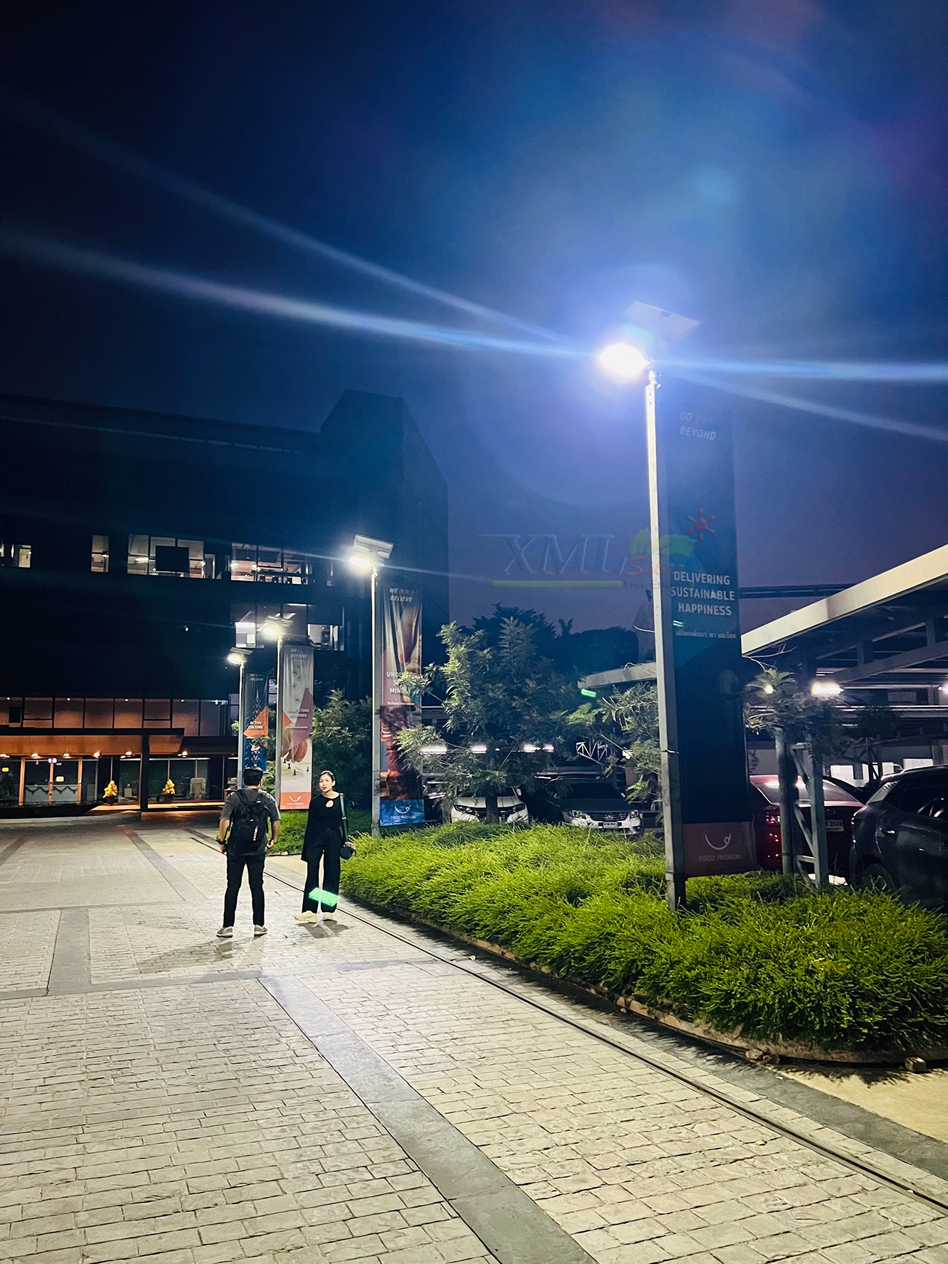 โคมไฟถนนโซล่าเซลล์อัจฉริยะ (รุ่น 6,300Lumens + แผง 80 W) (แสง : ขาว)