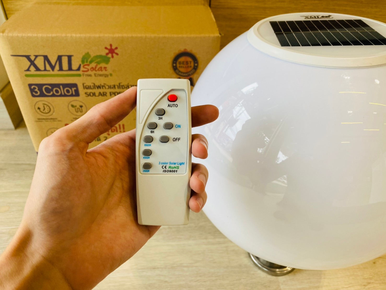 โคมไฟหัวเสาโซล่าเซลล์ ทรงกลมฐานสเเตนเลส (30 ซม.) + Remote (เปิดได้ 3 แสง)+AC