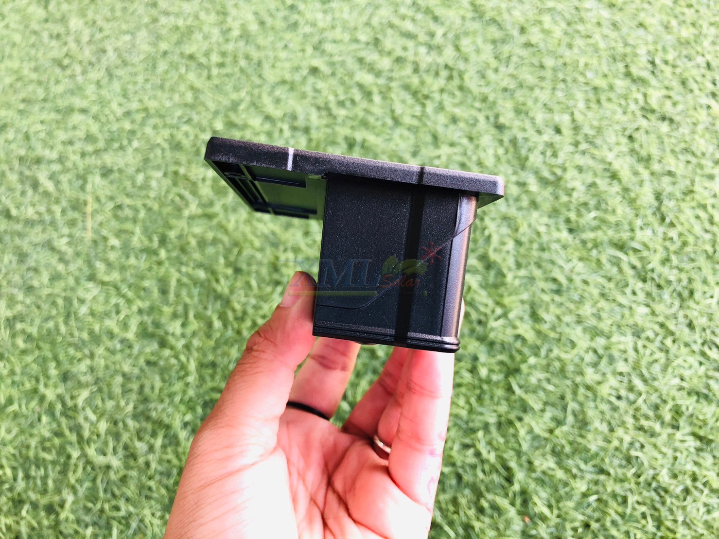 ไฟผนังโซล่าเซลล์ติดสันกำเเพง รุ่น MD-SWL (เเสง : เหลืองวอมไวท์)(1 เเถม 1)