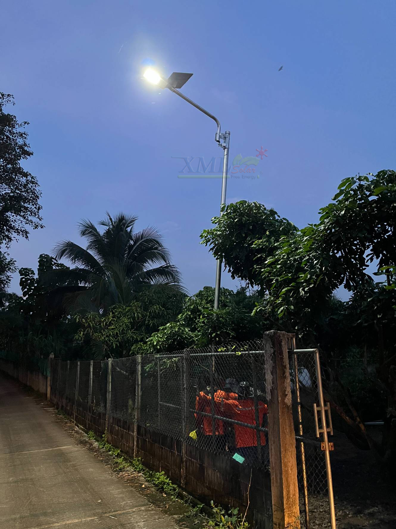 โคมไฟถนนโซล่าเซลล์ 600W รุ่น MD-SLT30-600W (แสง : ขาว)