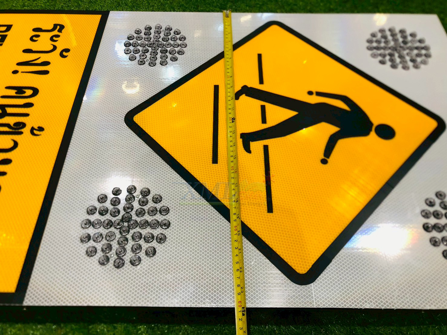 ป้ายเตือน ระวังคนข้ามถนน แบบไฟกระพริบโซล่าเซลล์ (ระบบ 24 ชม.) (pre order 5-7 วัน)