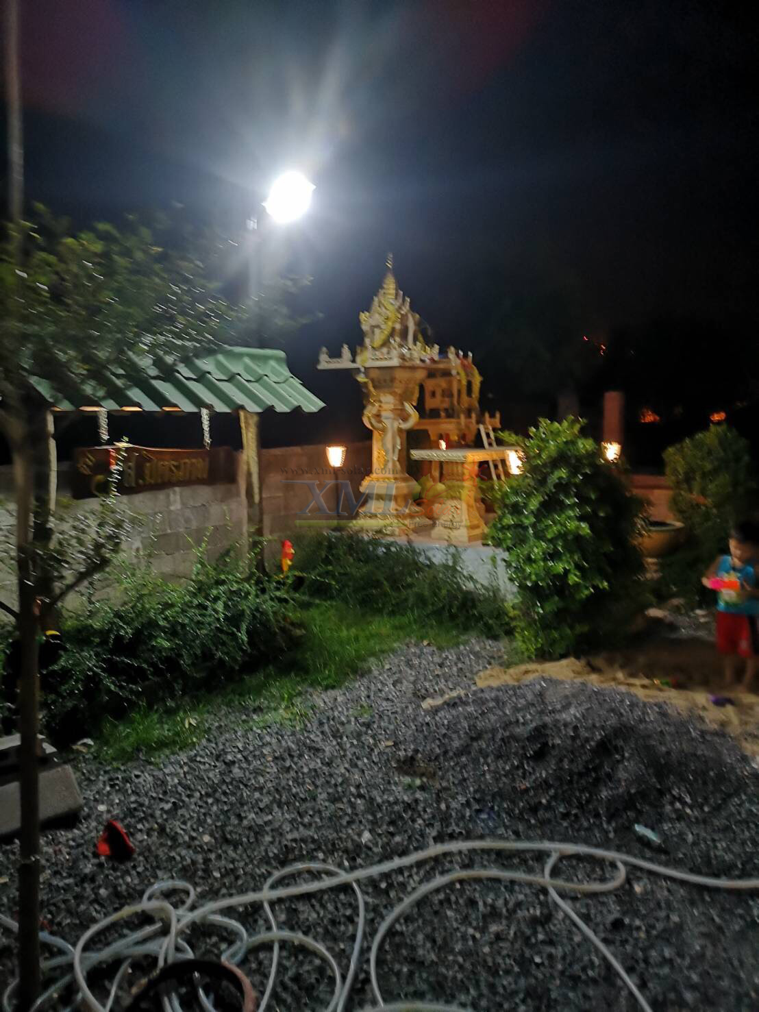 ไฟตั้งพื้นสนามโซล่าเซลล์ ทรงถ้วย (เเสง : เหลืองวอมไวท์)(1 แถม 1)