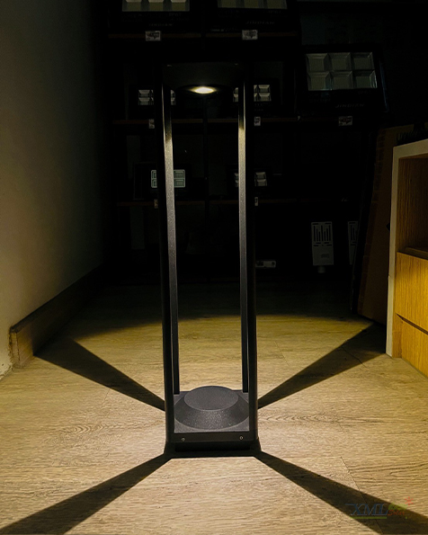 โคมไฟตั้งพื้นโซล่าเซลล์ สไตล์โมเดิร์น (อะลูมิเนียม) 60 CM (แสง:เหลืองวอมไวท์)