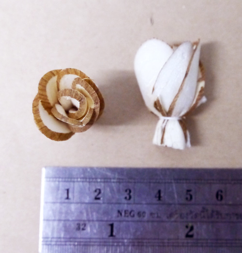 ดอกกุหลาบเล็กขอบน้ำตาล 2cm Dia.