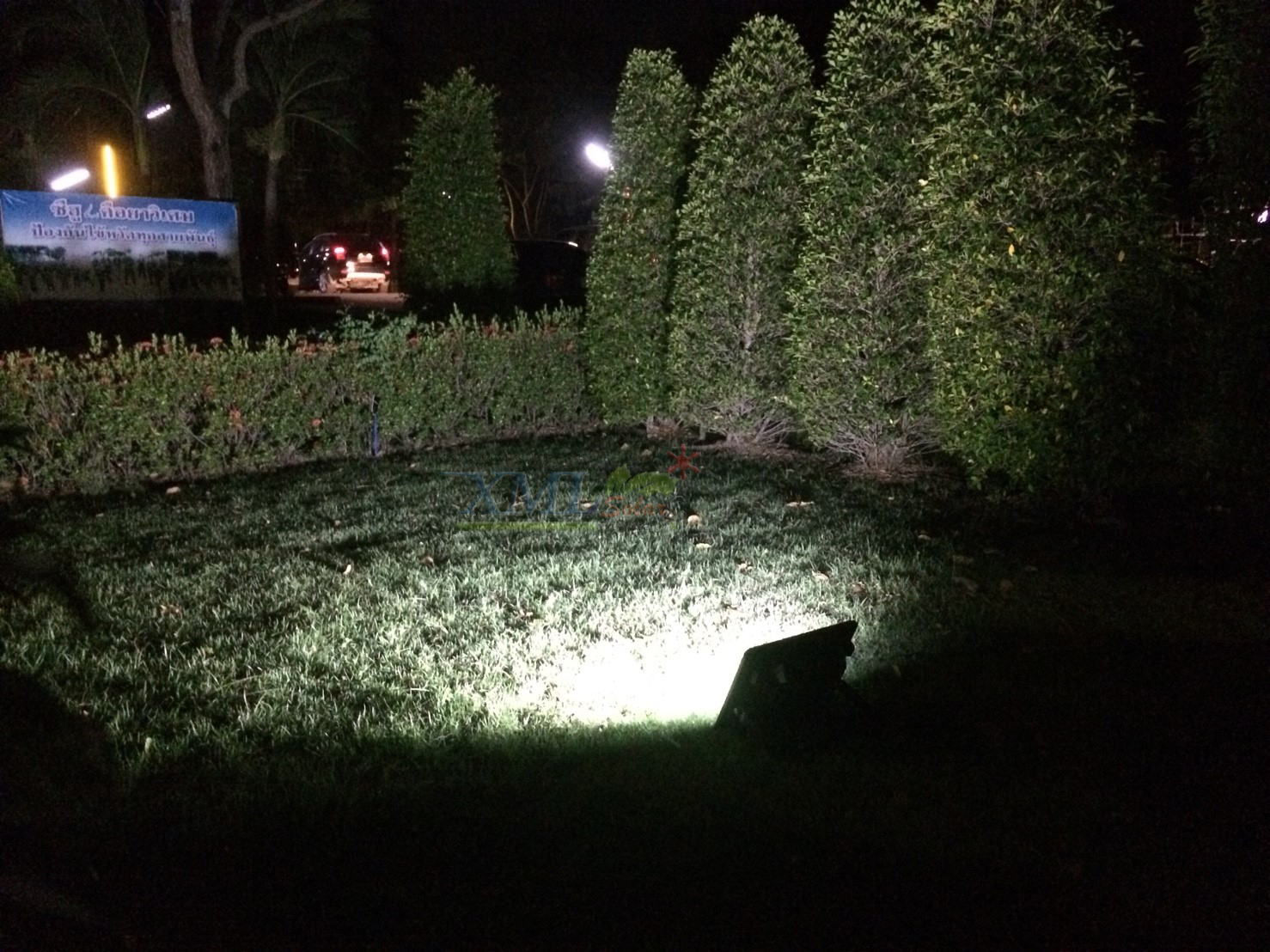 ไฟสปอตไลท์โซล่าเซลล์ 300W SLIM (แสง : ขาว)