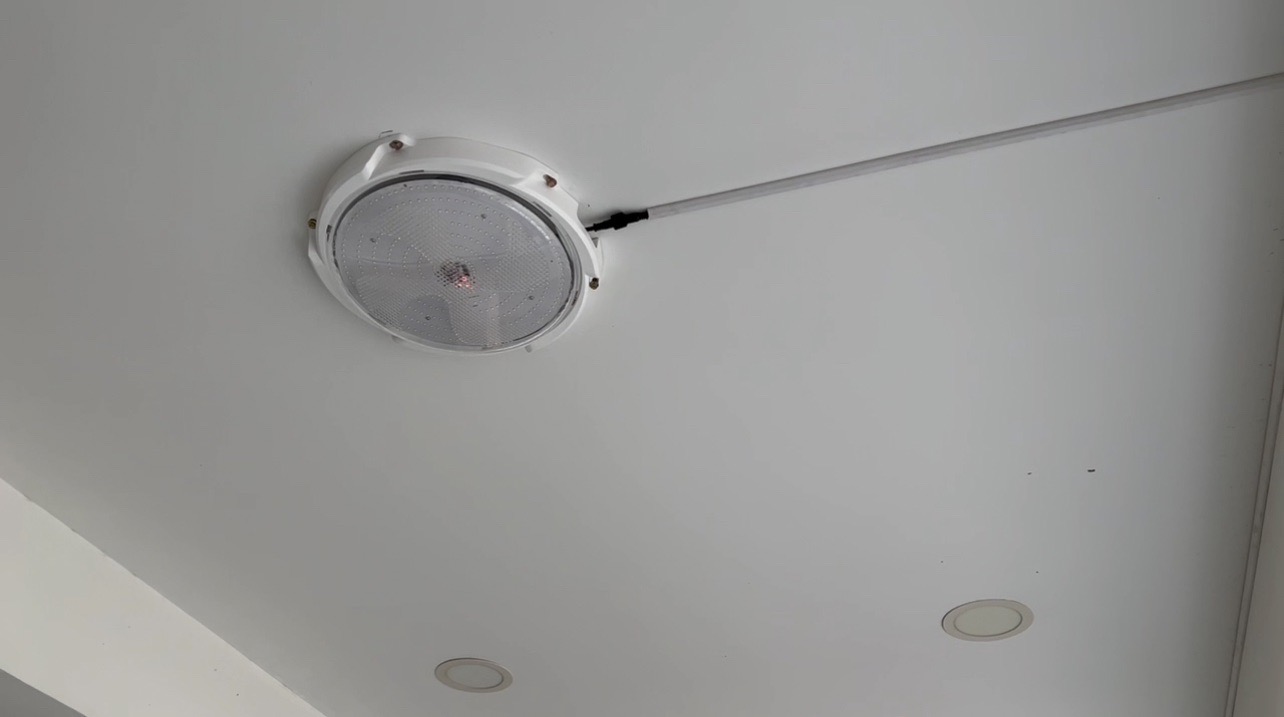 โคมไฟซาลาเปาโซล่าเซลล์ ติดเพดาน-ผนัง รุ่น 300W.+300W. (แสงขาว)( 2 โคม )