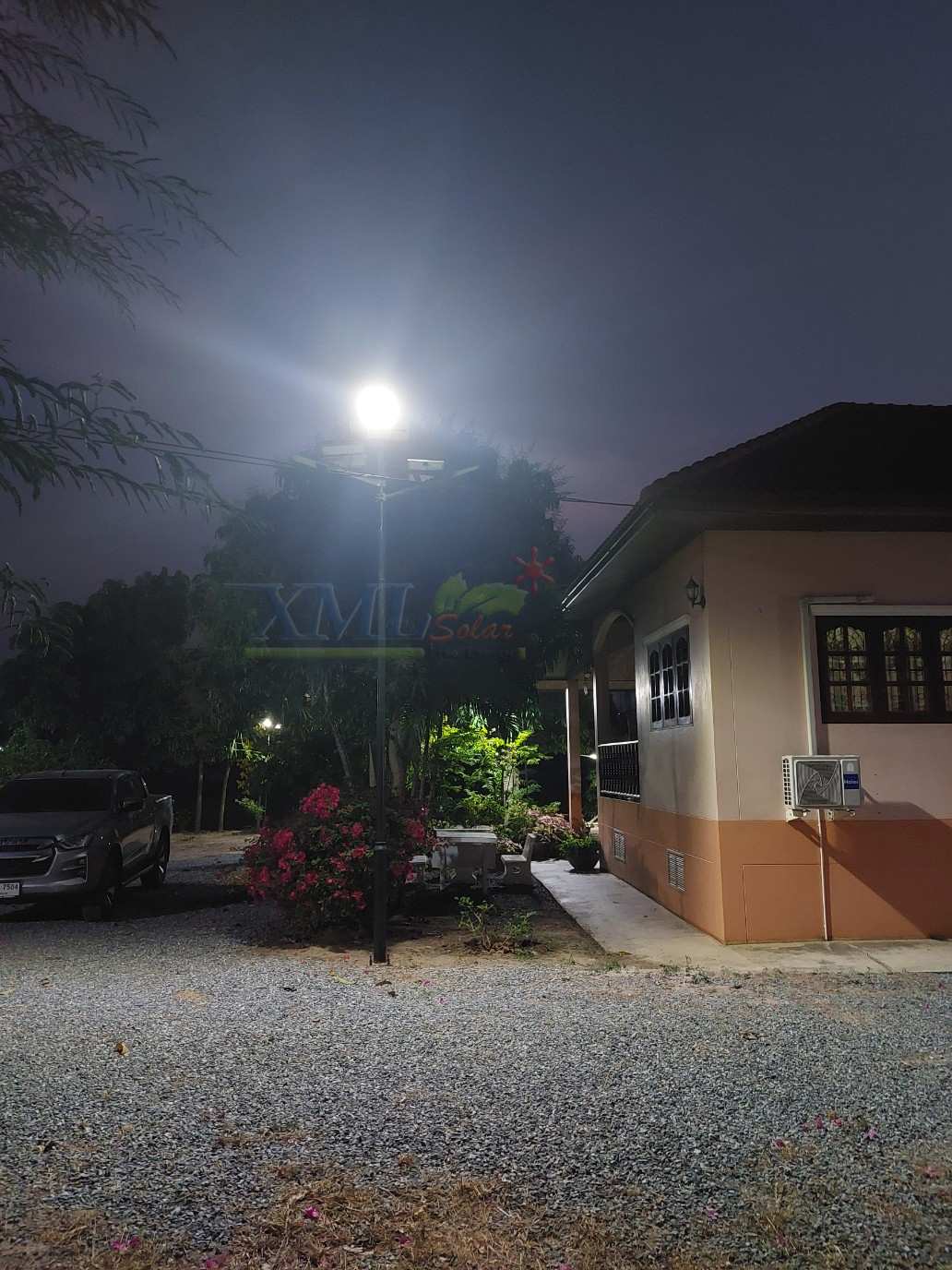 โคมไฟถนนโซล่าเซลล์ 600W รุ่น MD-SLT30-600W (แสง : ขาว)