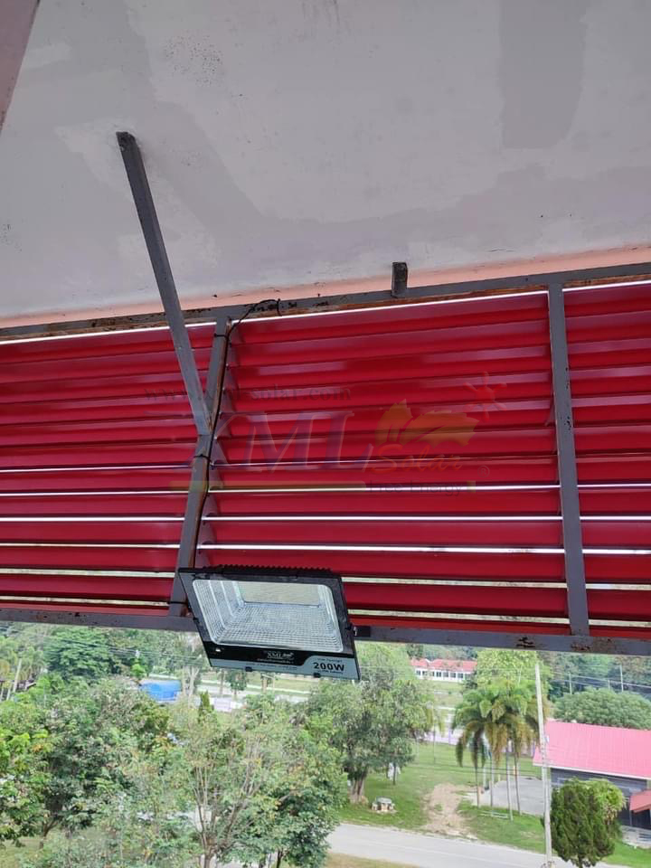 ไฟสปอตไลท์โซล่าเซลล์ 200 Watt กล่องสีน้ำตาล (เปิดได้ 3 แสง)