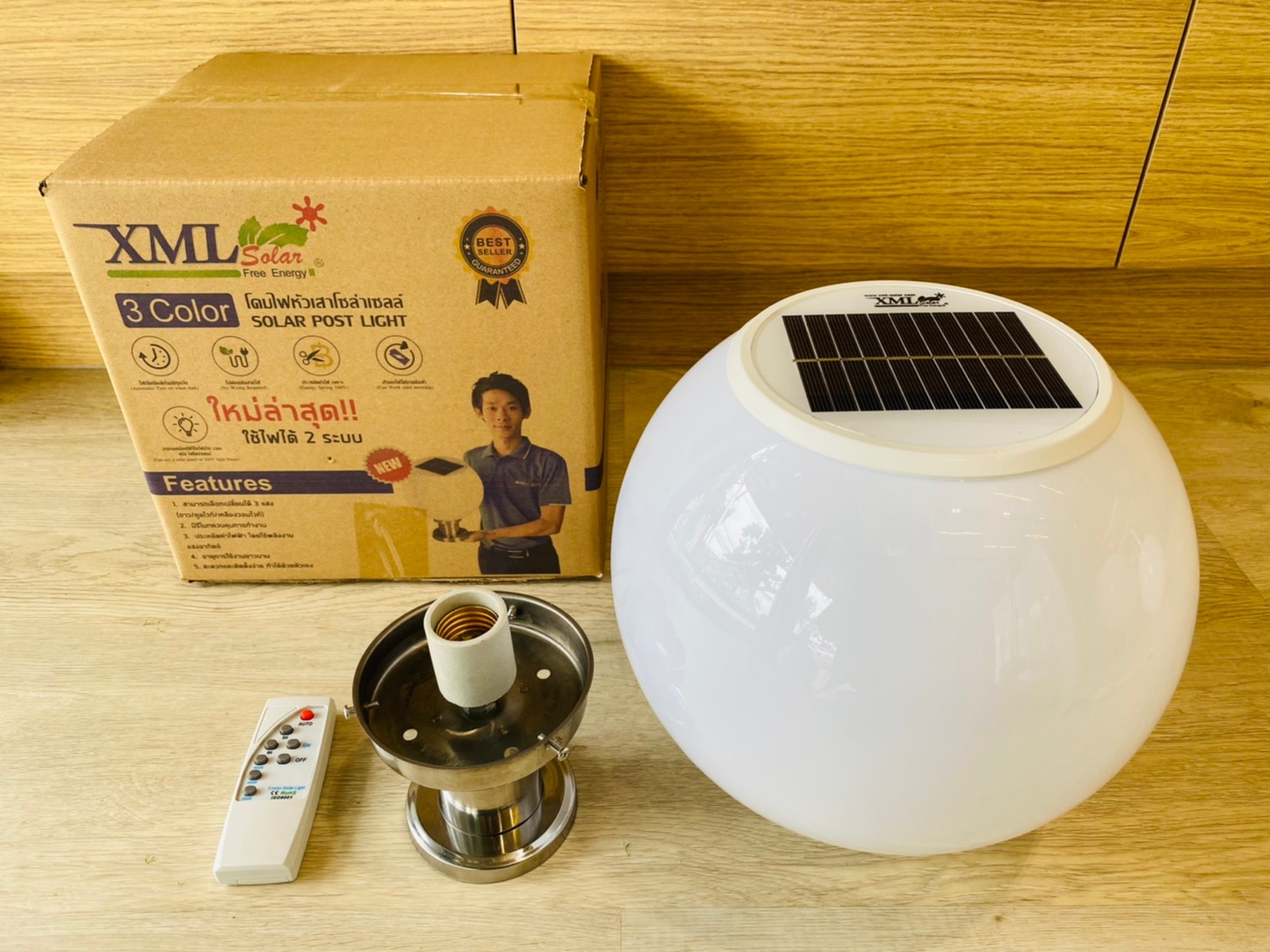 โคมไฟหัวเสาโซล่าเซลล์ ทรงกลมฐานสเเตนเลส (25 ซม.) + Remote (เปิดได้ 3 แสง)+AC