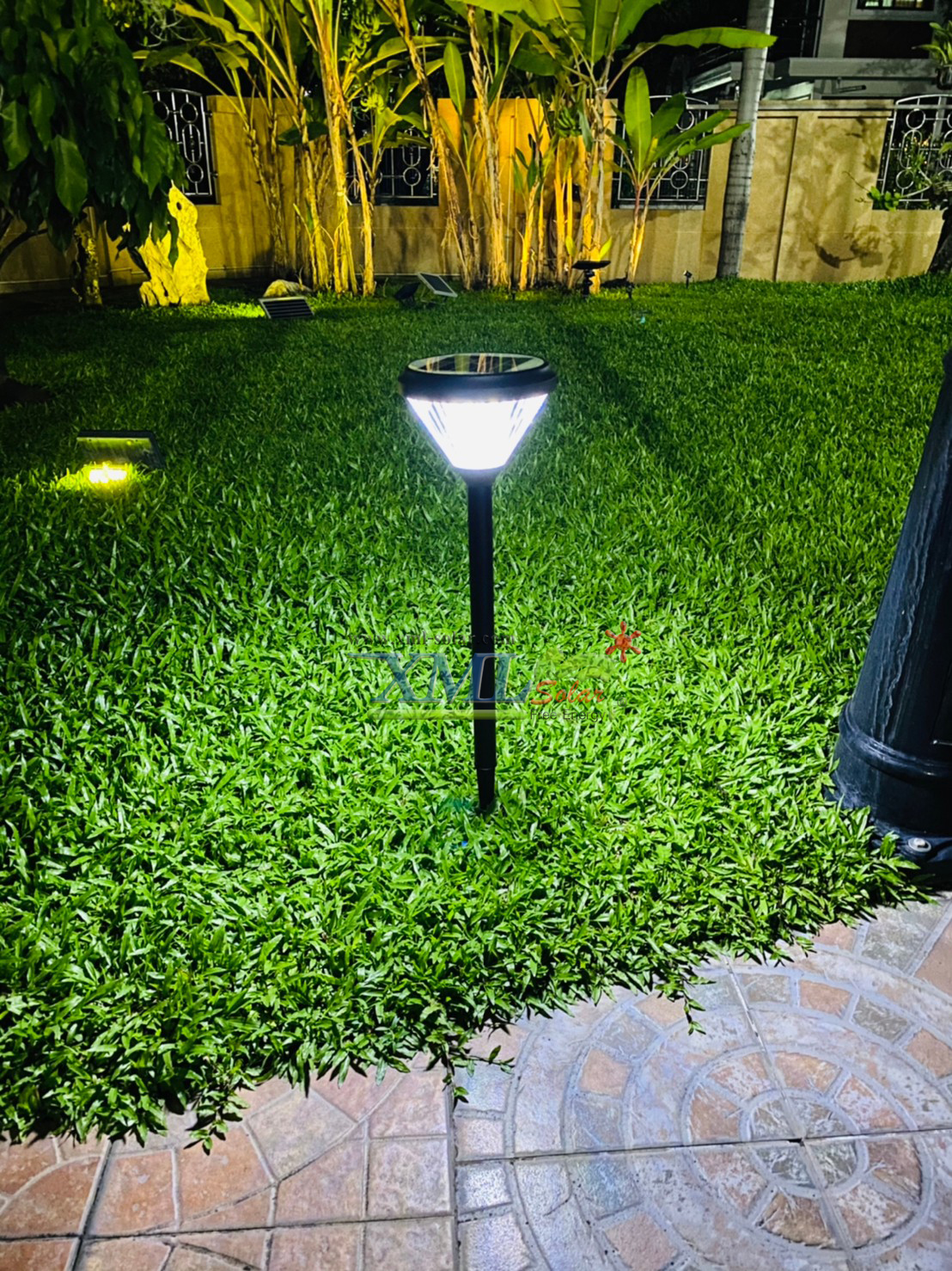 โคมไฟปักสนามโซล่าเซลล์ ทรงกรวย (แสง : ขาว)