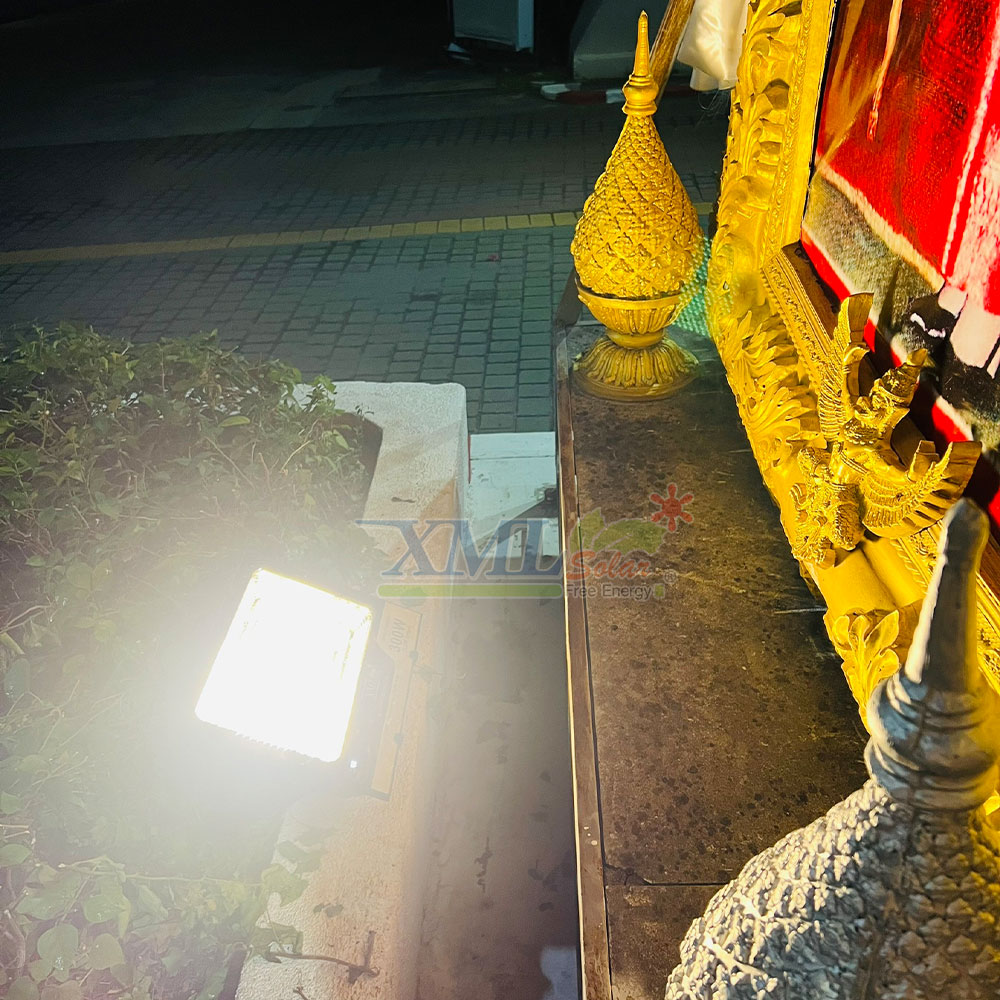 ไฟสปอตไลท์โซล่าเซลล์ 300 Watt กล่องสีน้ำตาล (เปิดได้ 3 แสง)