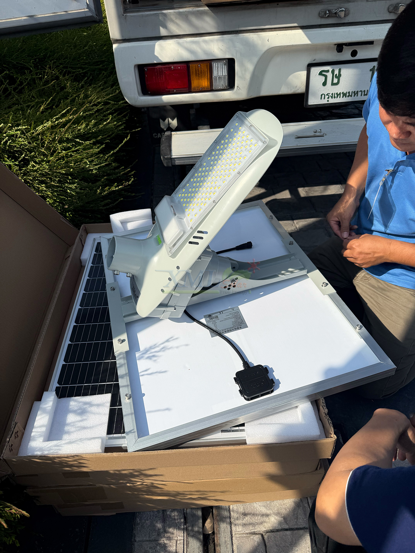 โคมไฟถนนโซล่าเซลล์อัจฉริยะ (รุ่น 6,300Lumens + แผง 80 W) (แสง : ขาว)
