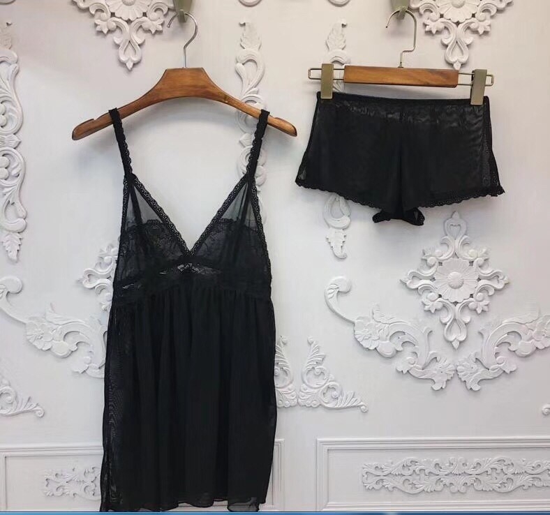 ชุดนอนลูกไม้ซีทรู เนื้อผ้านิ่มเบาสบาย ใส่แล้วไม่ร้อน มาพร้อมจีสตริงเข้าชุด ฟรีไซส์ ราคาส่ง 3 ชิ้น คละแบบได้ชุดละ 250 บาท