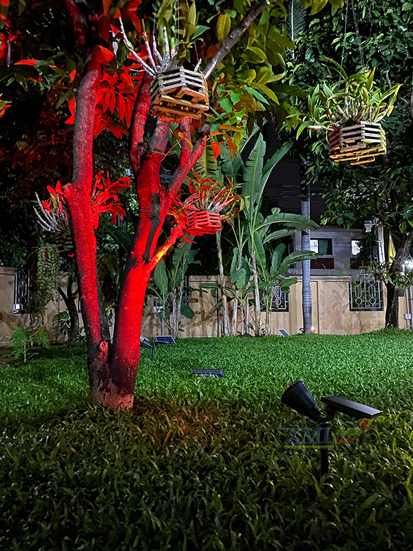 สปอร์ตไลท์ปักสนามโซล่าเซลล์ 7 LED(super bright) (เเสง : แดง)