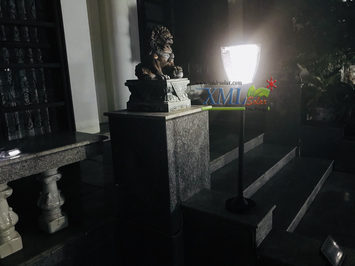 ไฟตั้งพื้นสนามโซล่าเซลล์ ทรงถ้วย (เเสง : ขาว)(1 แถม 1)