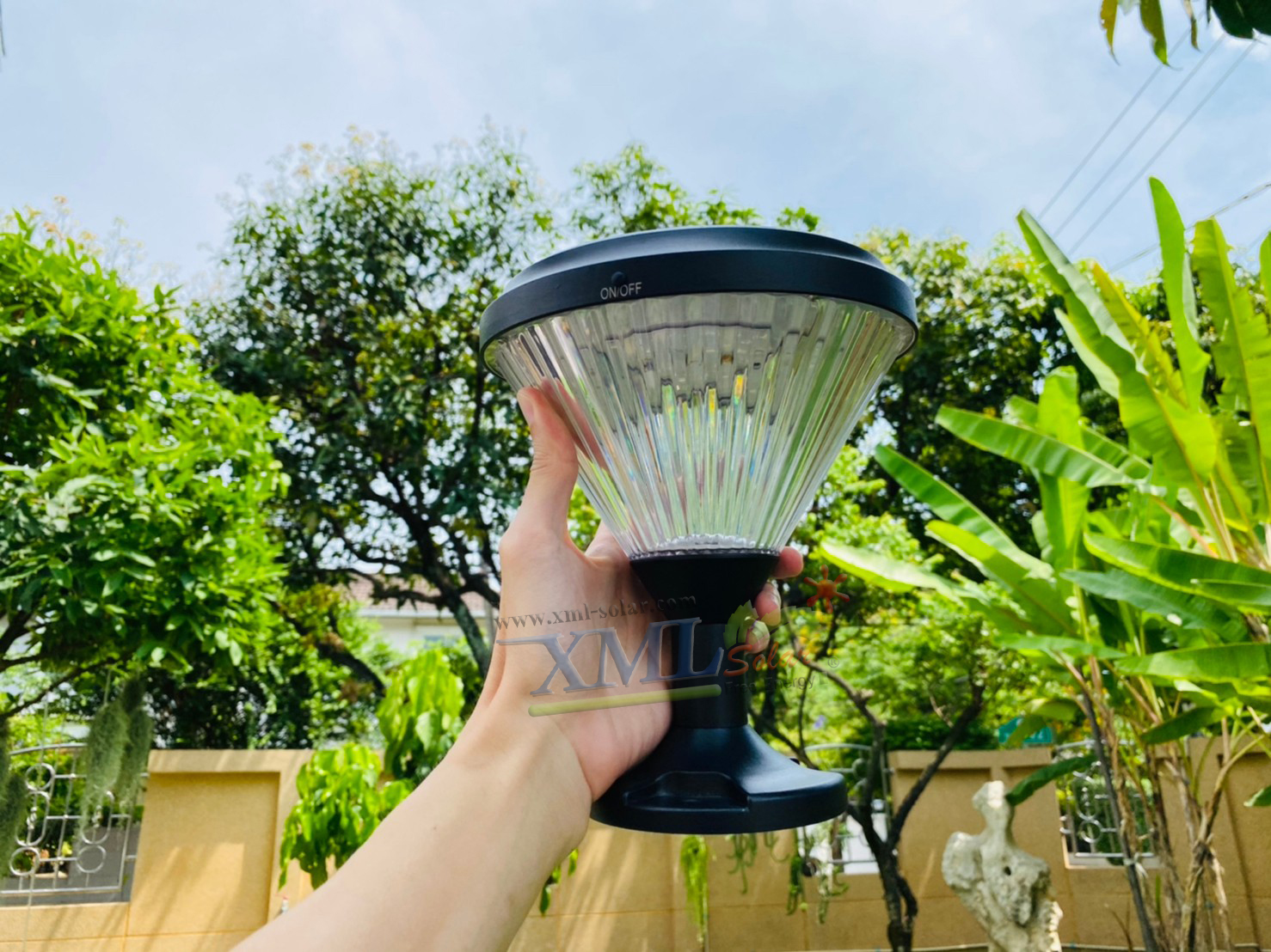 โคมไฟหัวเสาโซล่าเซลล์ ทรงกรวย (แสง : เหลืองวอมไวท์)