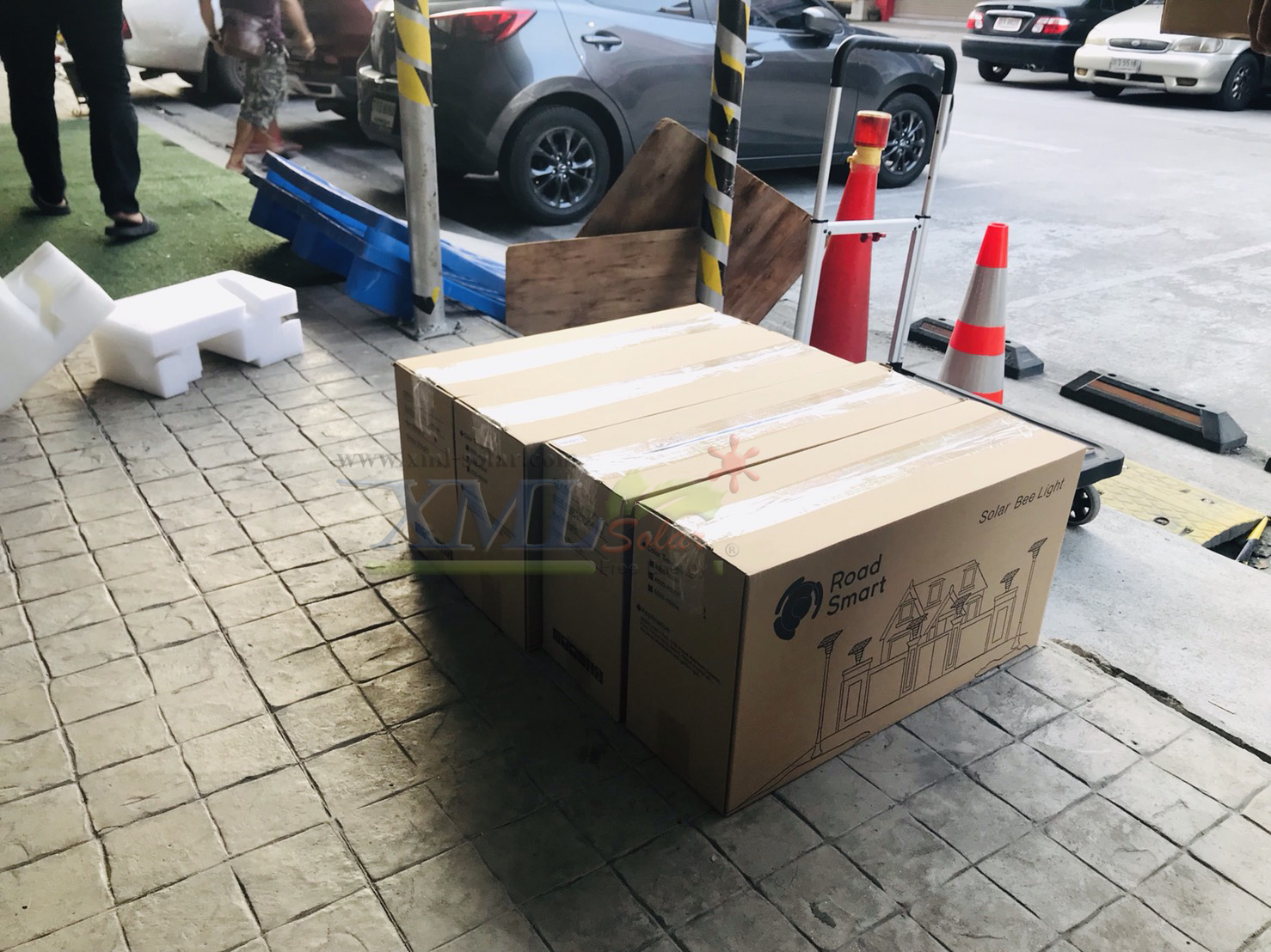 โคมไฟหัวเสาโซล่าเซลล์ รุ่น solar bee (550 lm.) (แสง: ขาว)