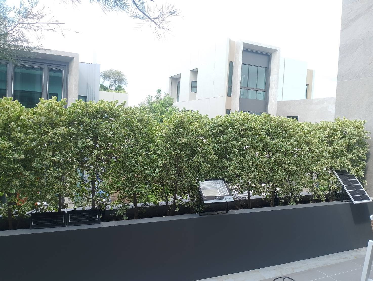 ไฟสปอตไลท์โซล่าเซลล์ 200 Watt กล่องสีน้ำตาล (เปิดได้ 3 แสง)