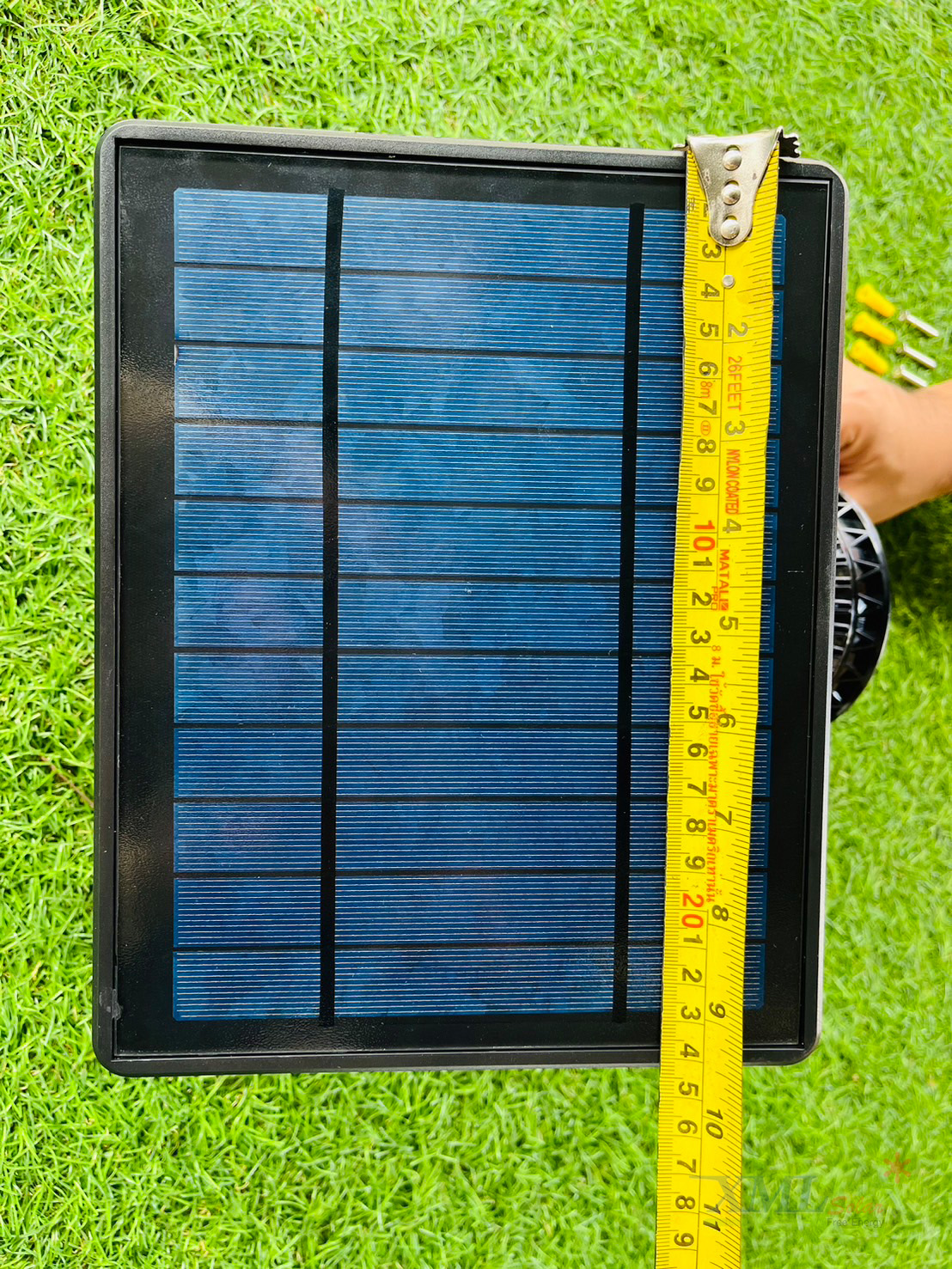 สปอร์ตไลท์ปักสนามโซล่าเซลล์ รุ่น TB-2018L (แสง : เหลืองวอมไวท์)