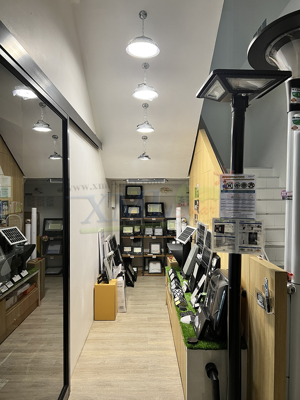 โคมไฟโซล่าเซลล์ ทรง Highbay รุ่น100W/200W/300W/400W. แบรนด์ Modi * XML-Solar (เปิดได้ 3 แสง)