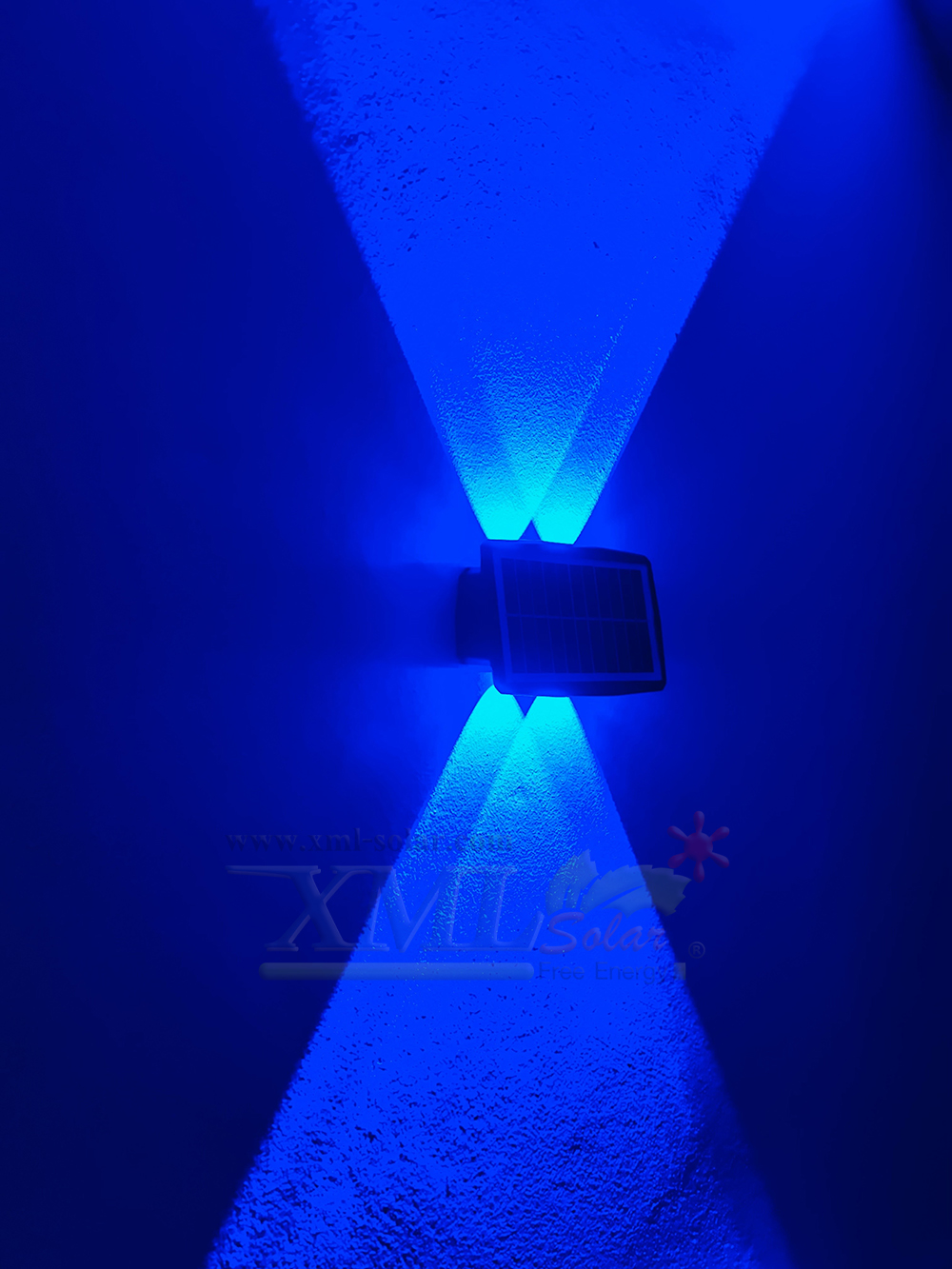 โคมไฟผนังโซล่าเซลล์ 4 LED รุ่นส่องบนล่าง (แสง : RGB)