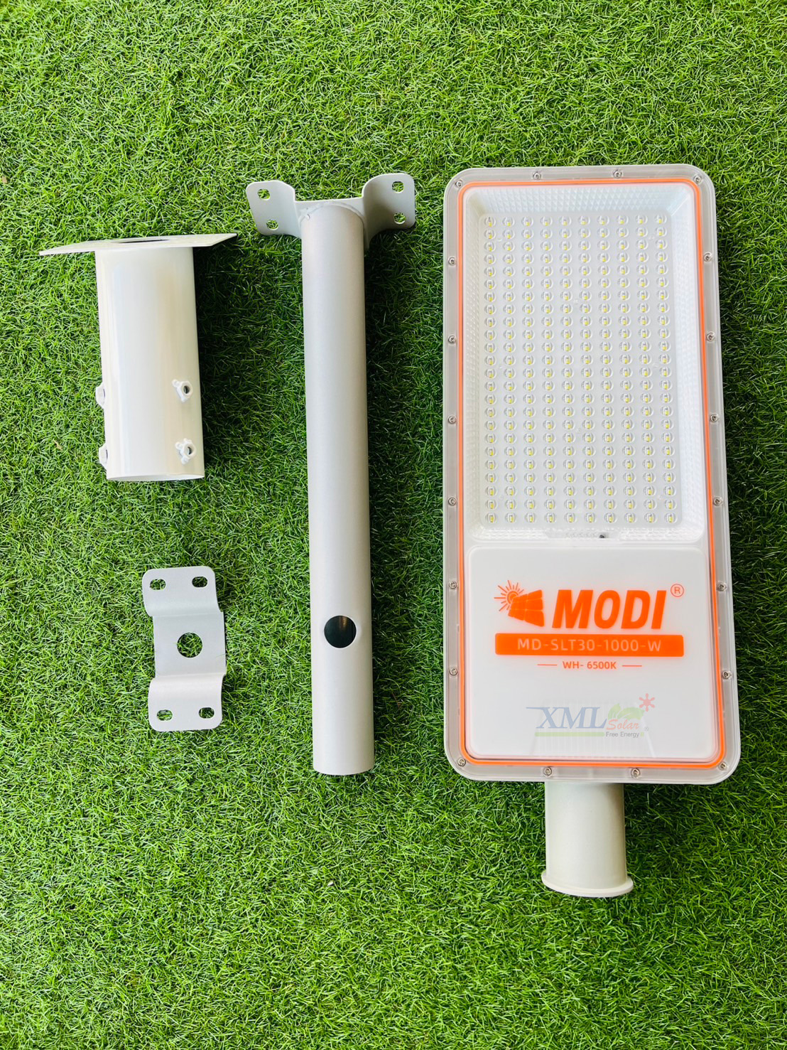 โคมไฟถนนโซล่าเซลล์ 1000W รุ่น MD-SLT30-1000W (แสง : ขาว)