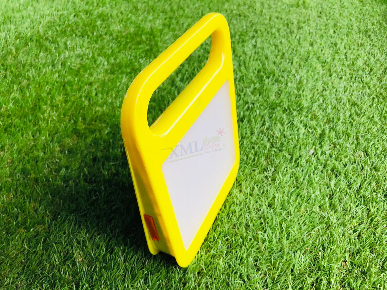 โคมไฟอเนกประสงค์โซล่าเซลล์ รุ่นพกพา 73 LED (แสง : เหลืองวอมไวท์)