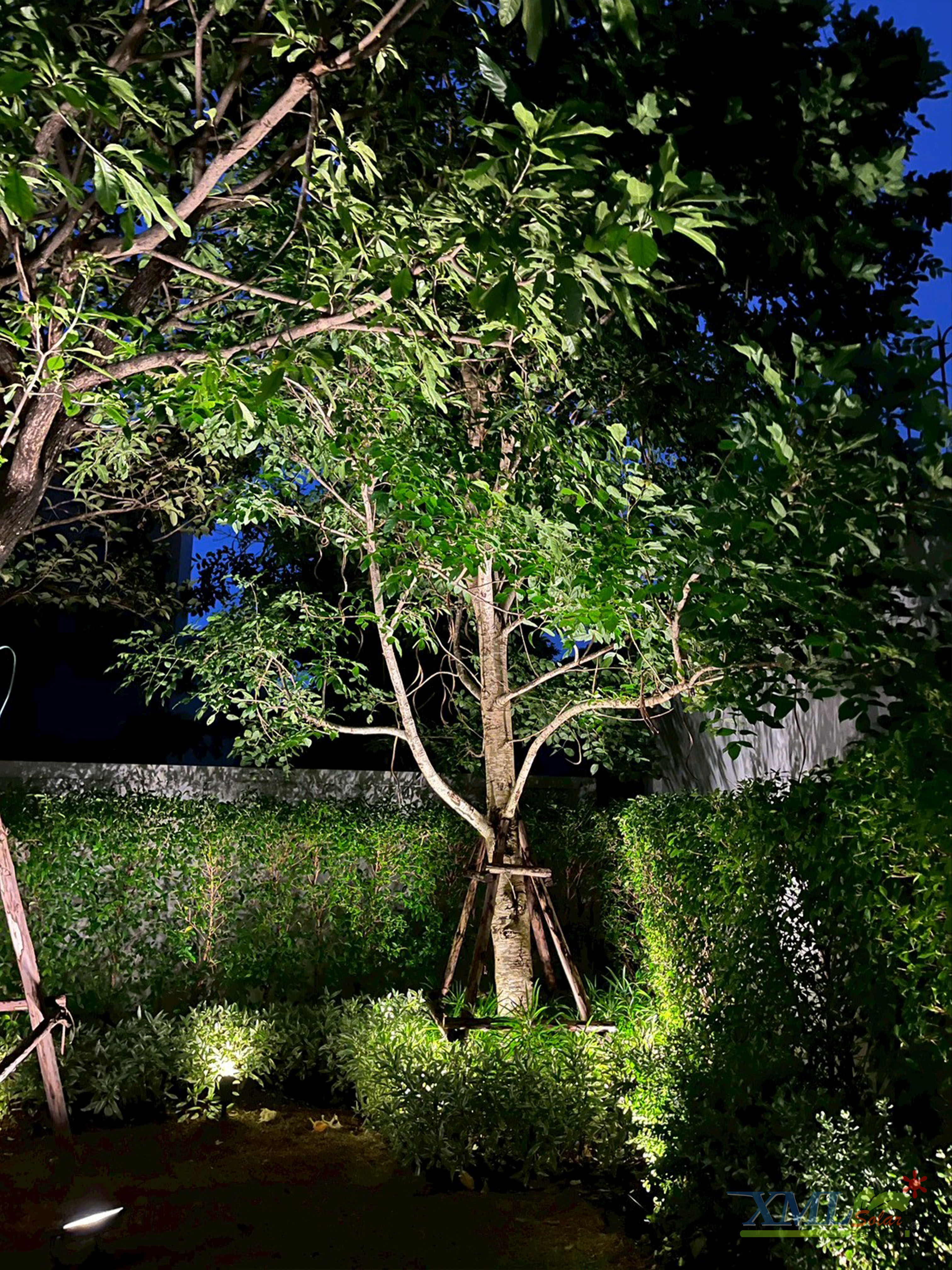 โคมไฟปักสนามโซล่าเซลล์ แพ็ค 4 ดวง รุ่น MD-SSL88 (แสง : เหลืองวอมไวท์)